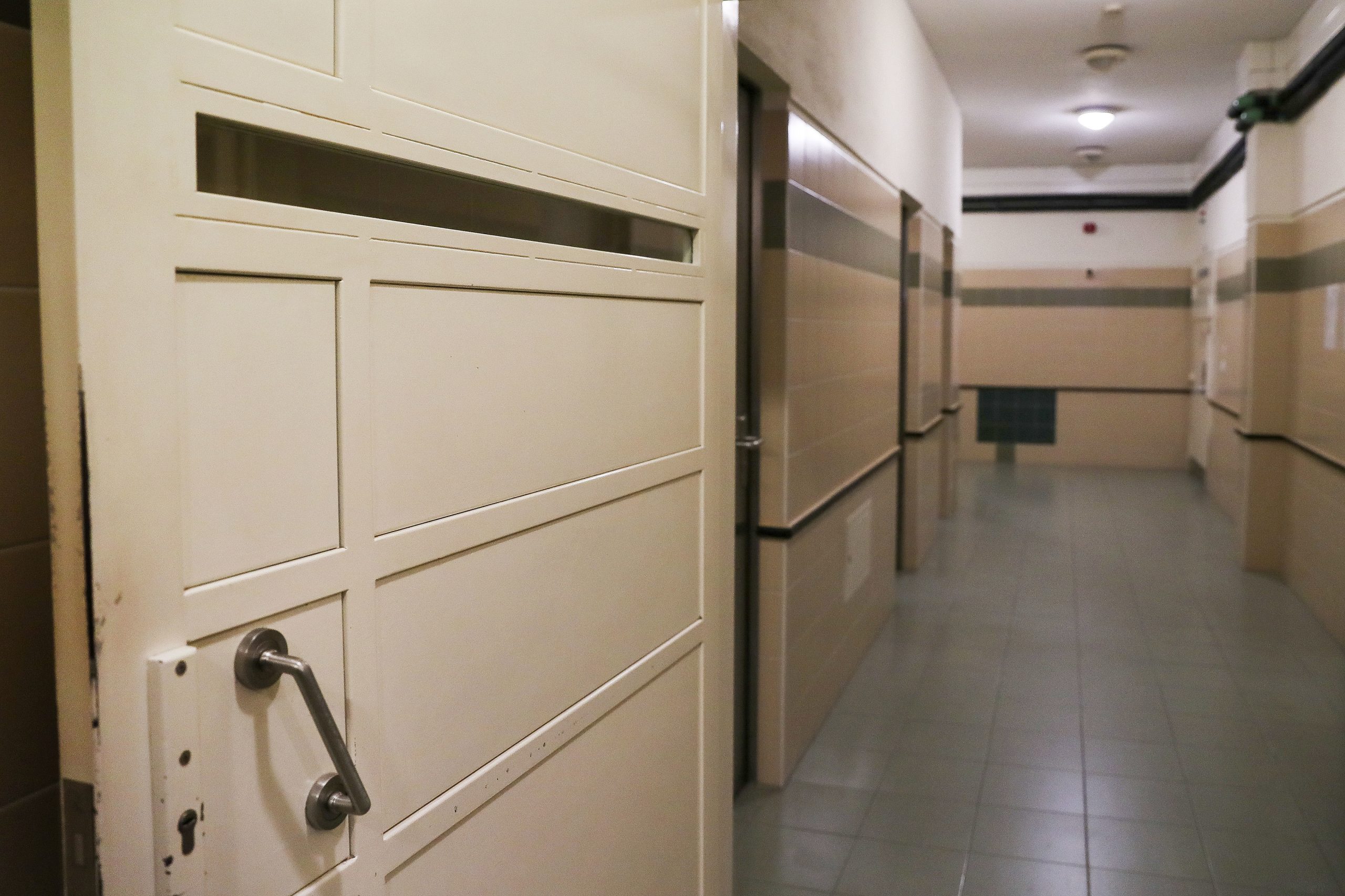 Encontrado morto na cela jovem suspeito do homicídio de colega da universidade