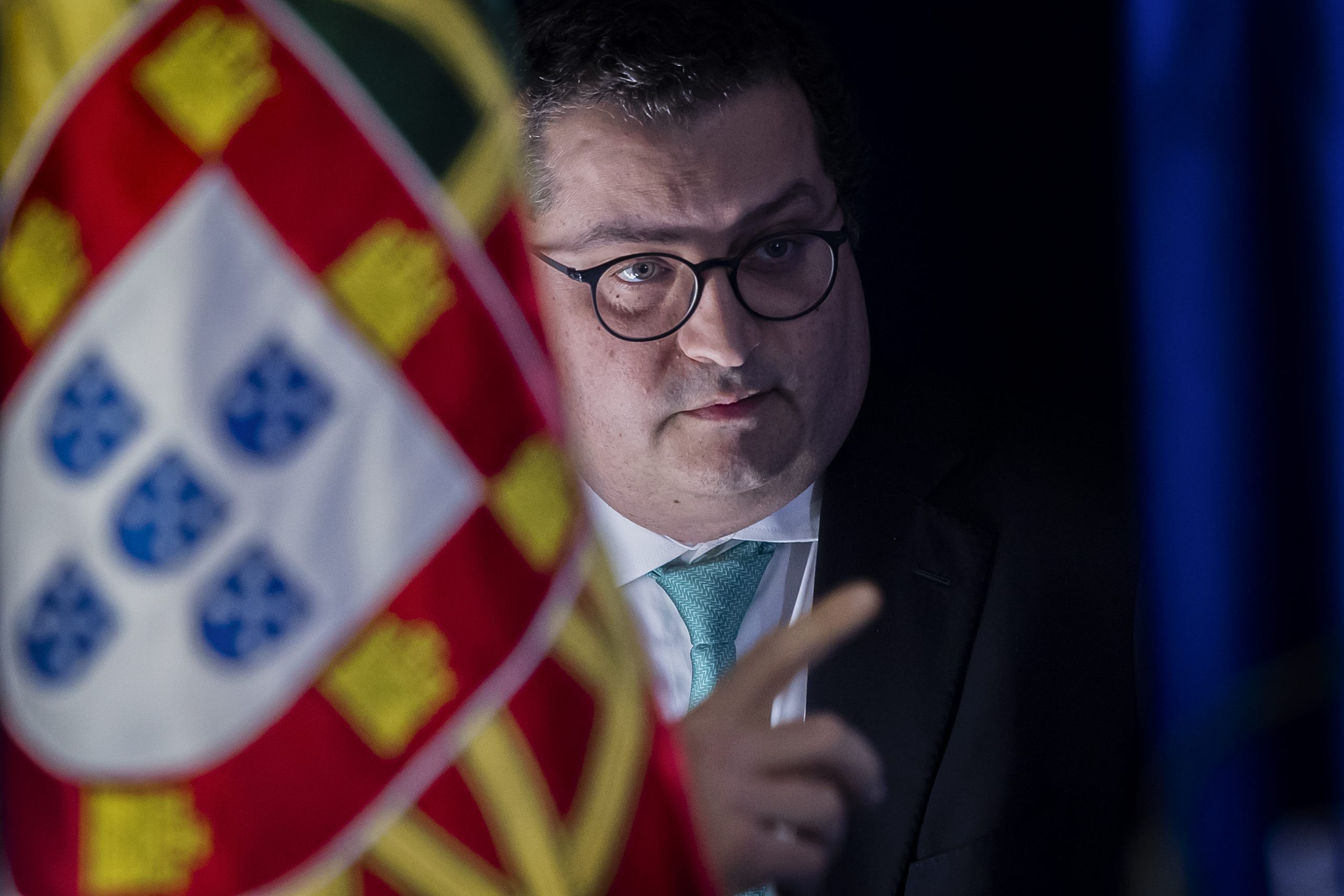 Governo diz que prioridade é a reconstrução apesar da meta de equilíbrio orçamental
