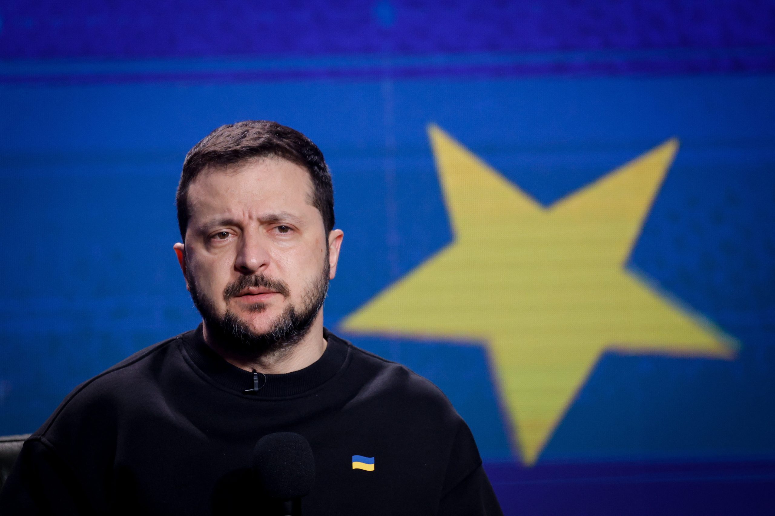 Zelensky anuncia visita a cidade de Avdiivka cercada pelos russos