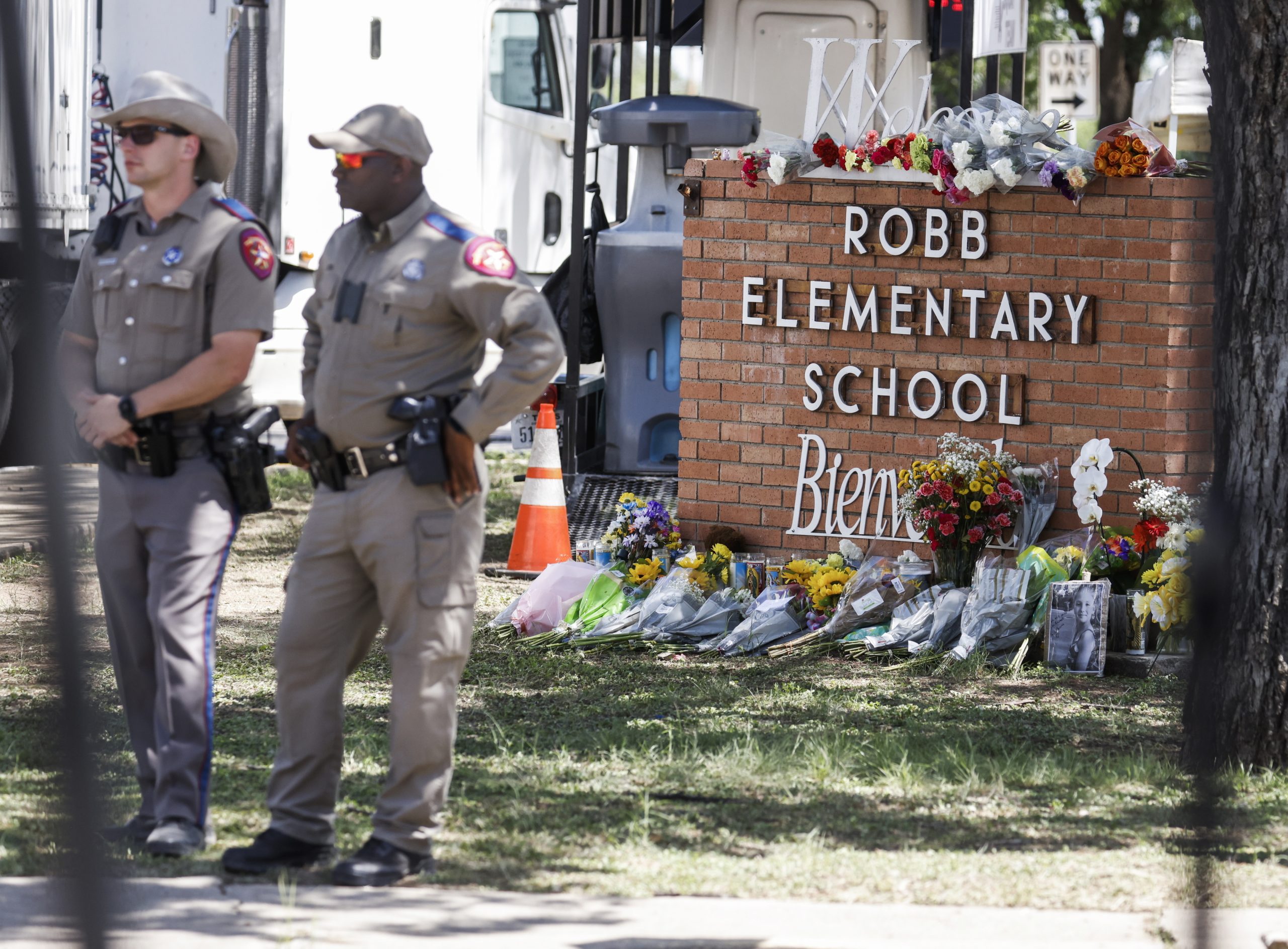 Texas: Polícia tomou “decisão errada” ao demorar a intervir na escola de Uvalde