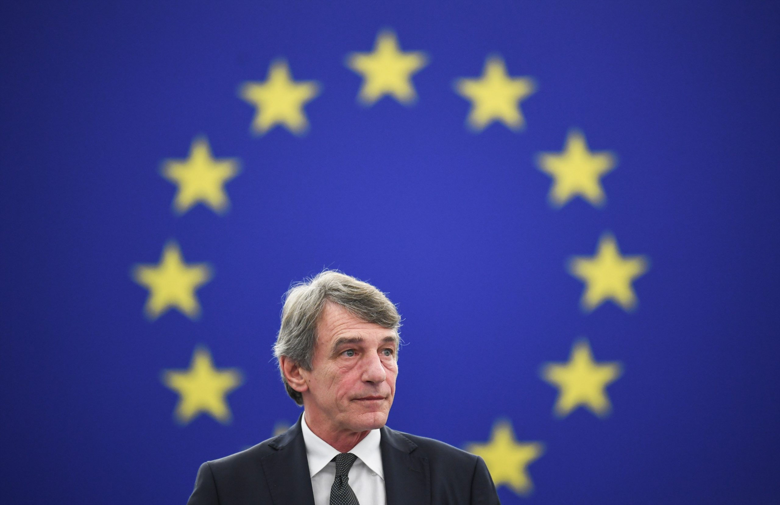 Presidente do Parlamento Europeu diz “até breve” a emocionados eurodeputados britânicos