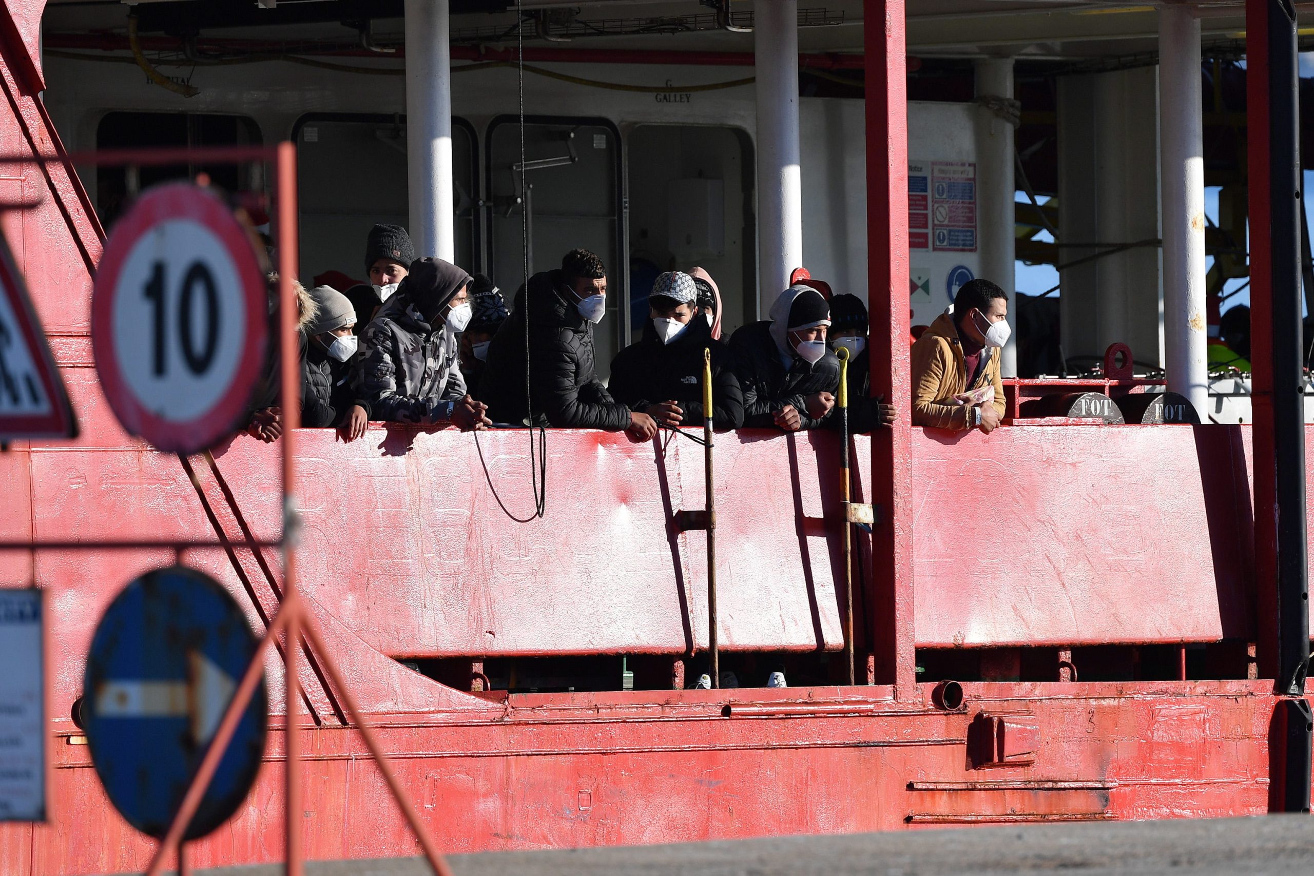 Sea Eye resgata 34 migrantes que estavam no mar há quatro dias
