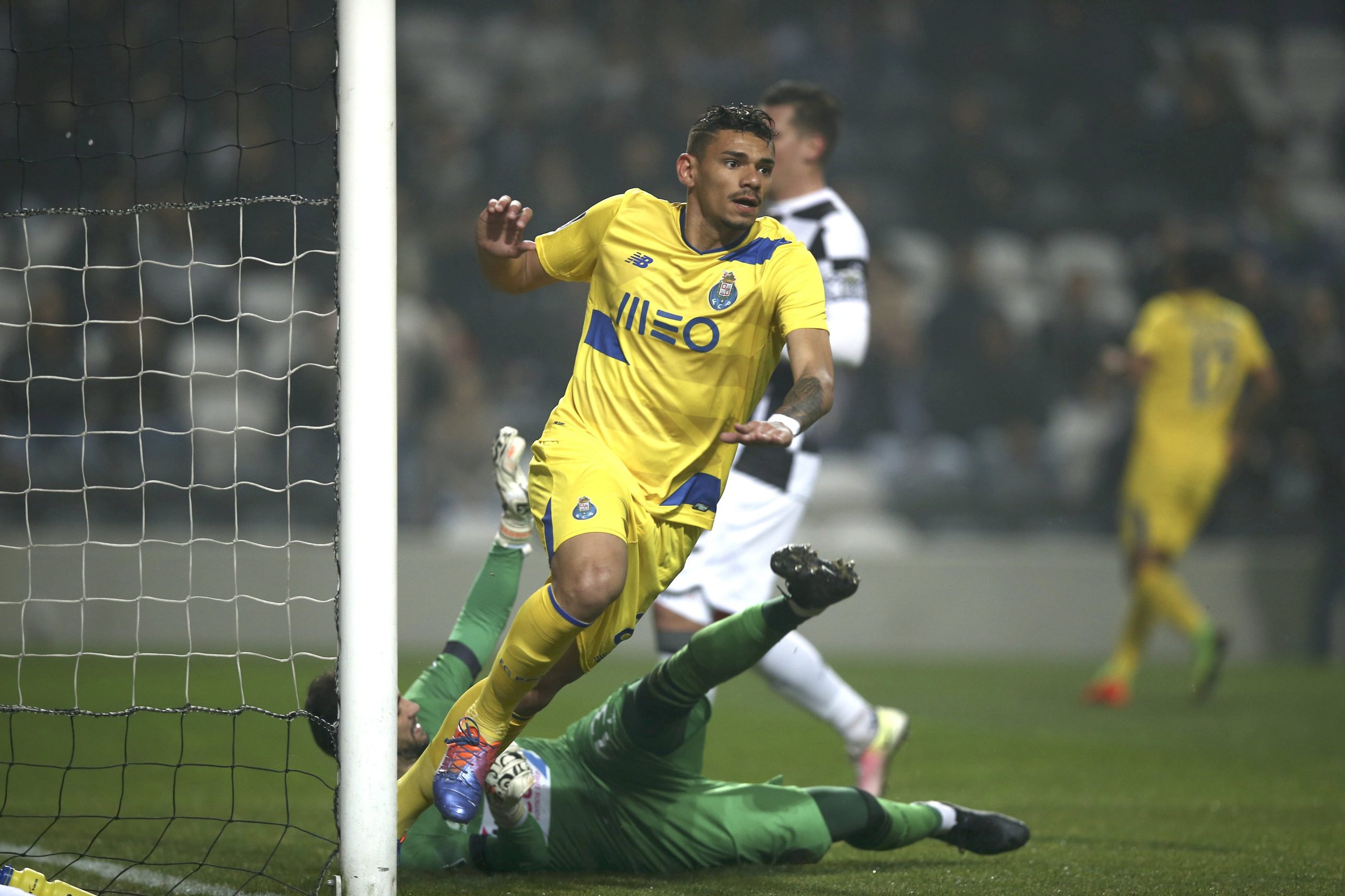 Golo madrugador de Soares dá vitória ao Porto no dérbi da Invicta