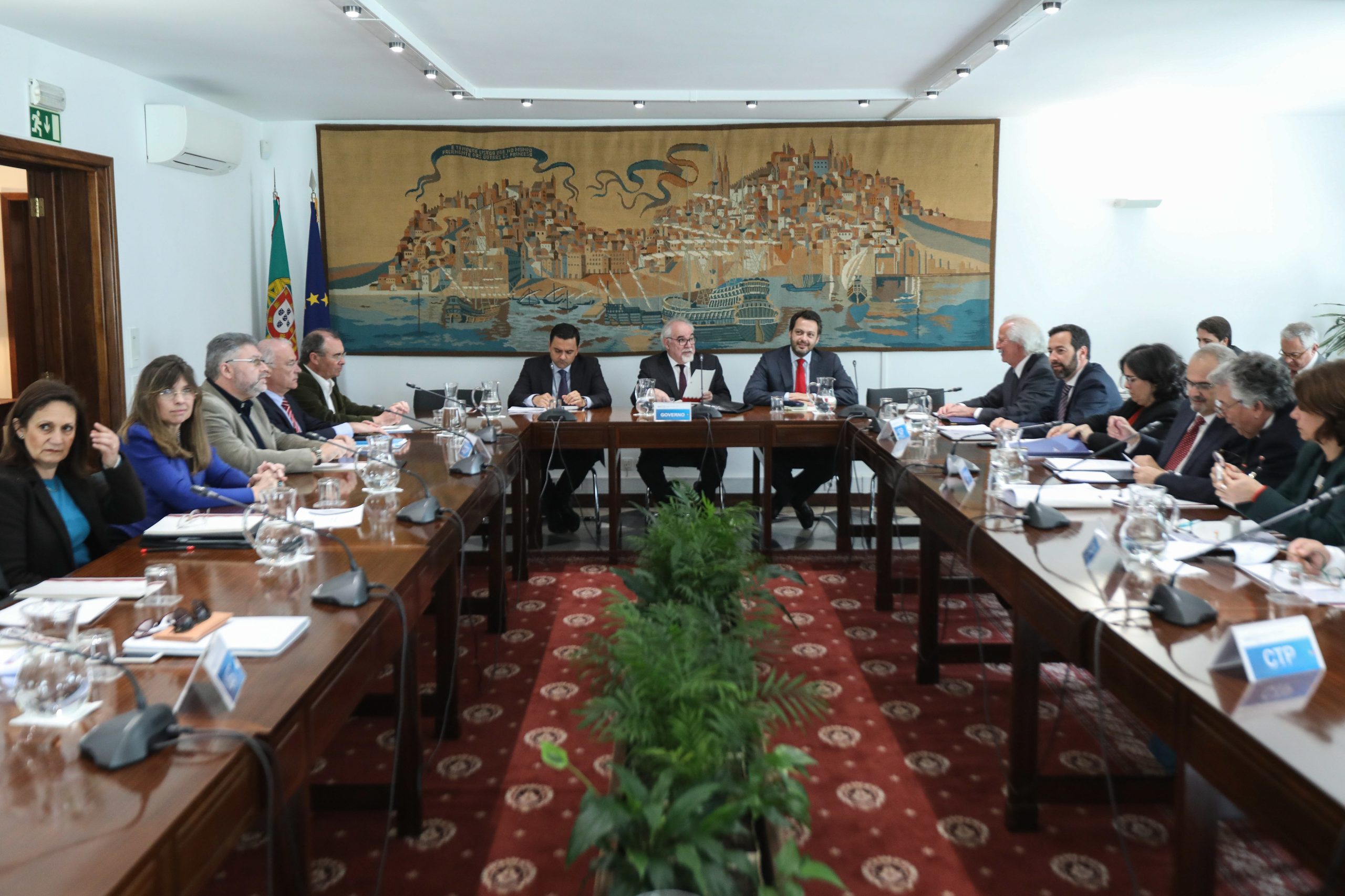 Governo e parceiros sociais discutem hoje Orçamento da União Europeia pós 2020