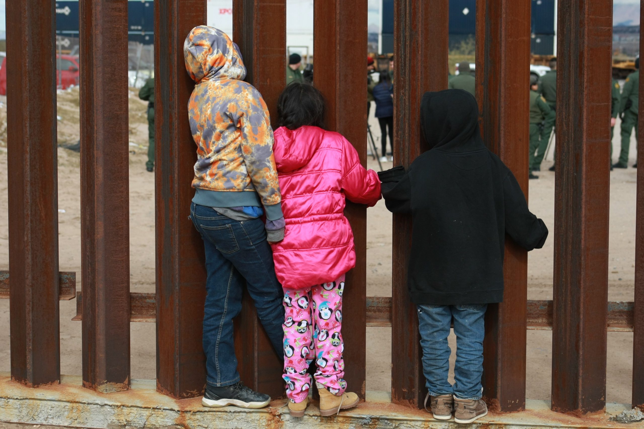 Washington quer acolher cinco mil crianças migrantes em instalações militares