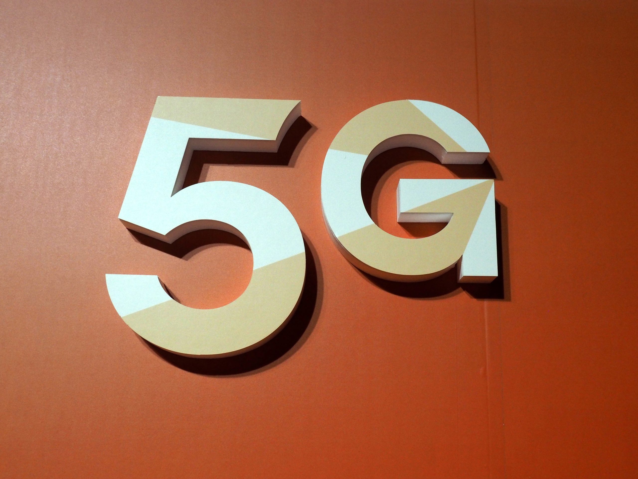 5G: NOS acusa Anacom de usar falsos argumentos para “redesenhar estrutura do mercado”