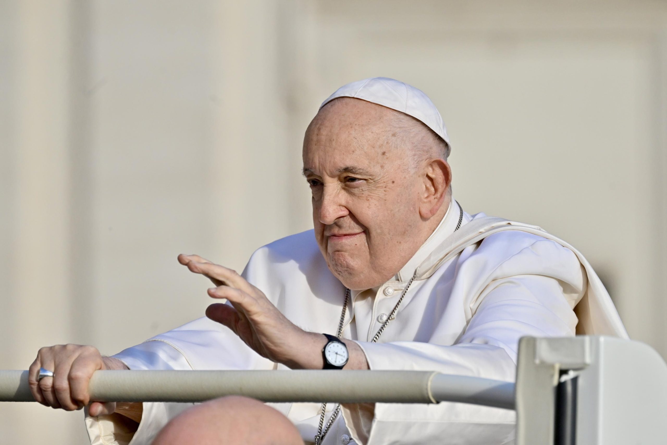 Gripe leva Papa a rezar Angelus dominical a partir da sua residência