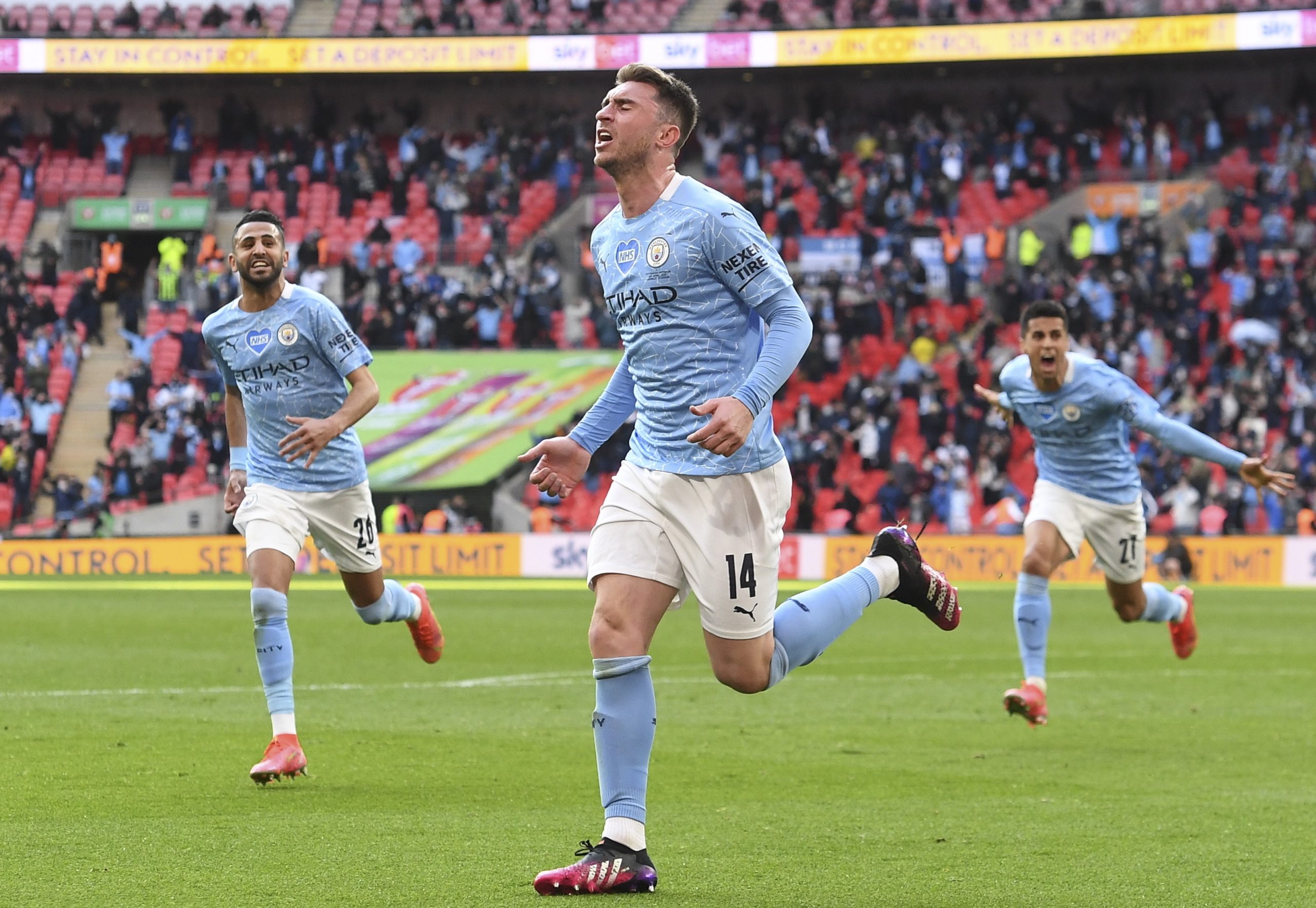 Manchester City vence Tottenham e conquista Taça da Liga inglesa