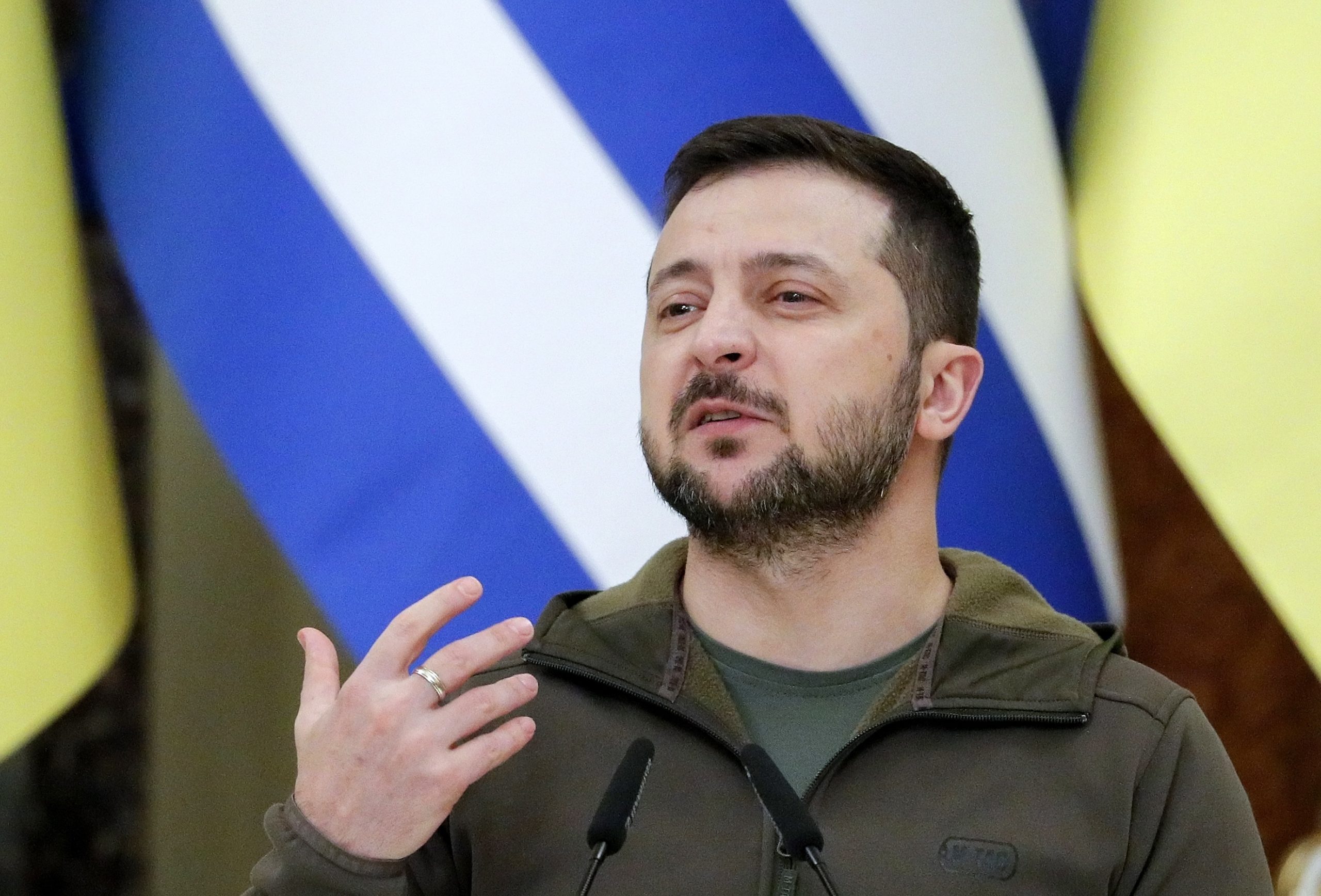 Zelensky “cauteloso” após anúncio da retirada russa de Kherson