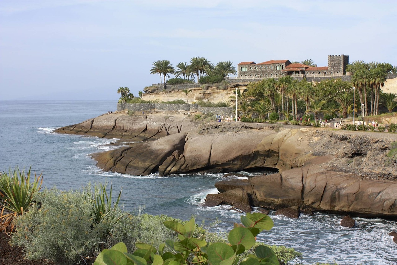 Milhares de residentes manifestam-se contra turismo em resorts de férias nas Ilhas Canárias