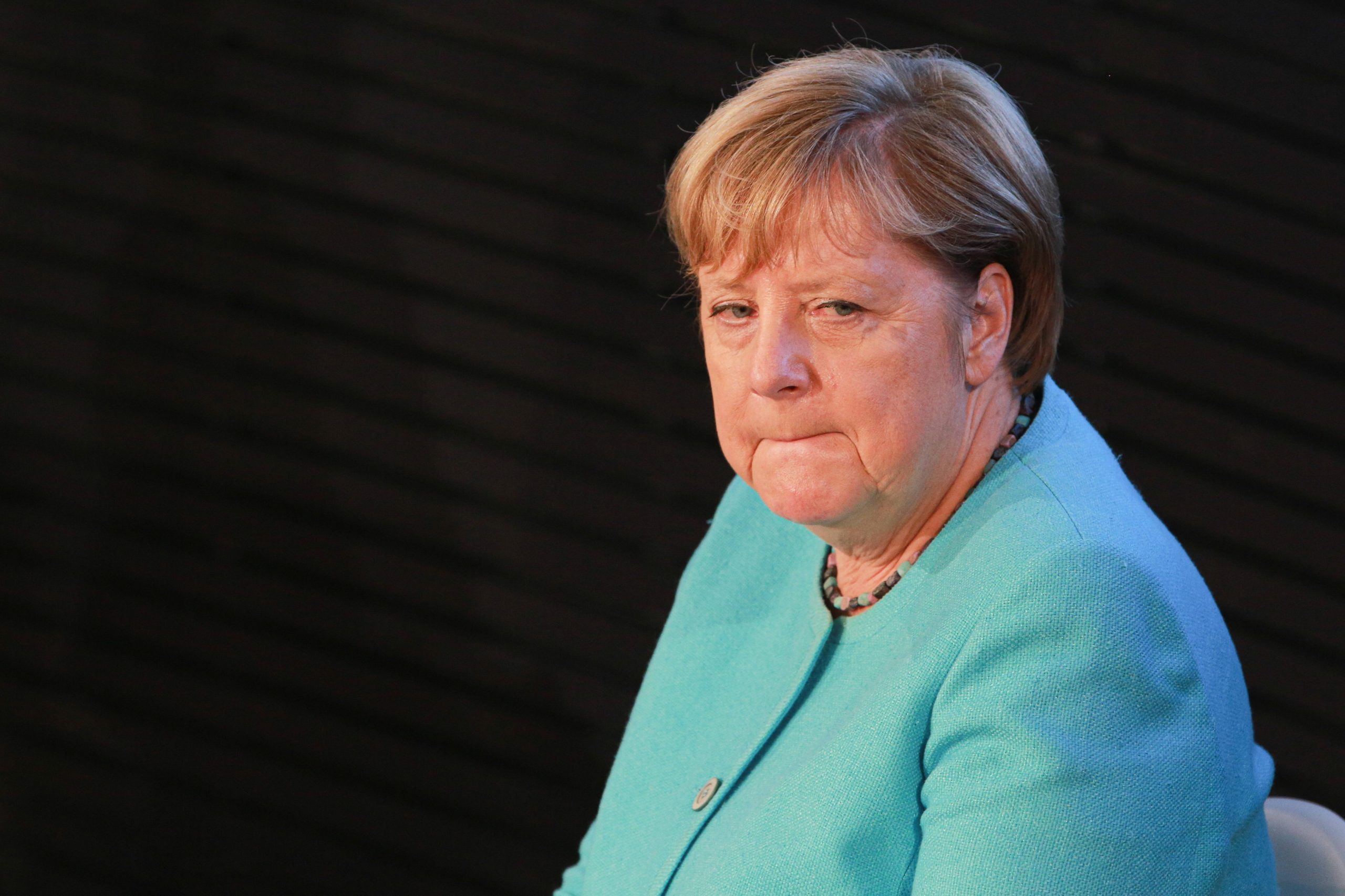 Merkel diz ter “vergonha” da escalada de antissemitismo e racismo na Alemanha