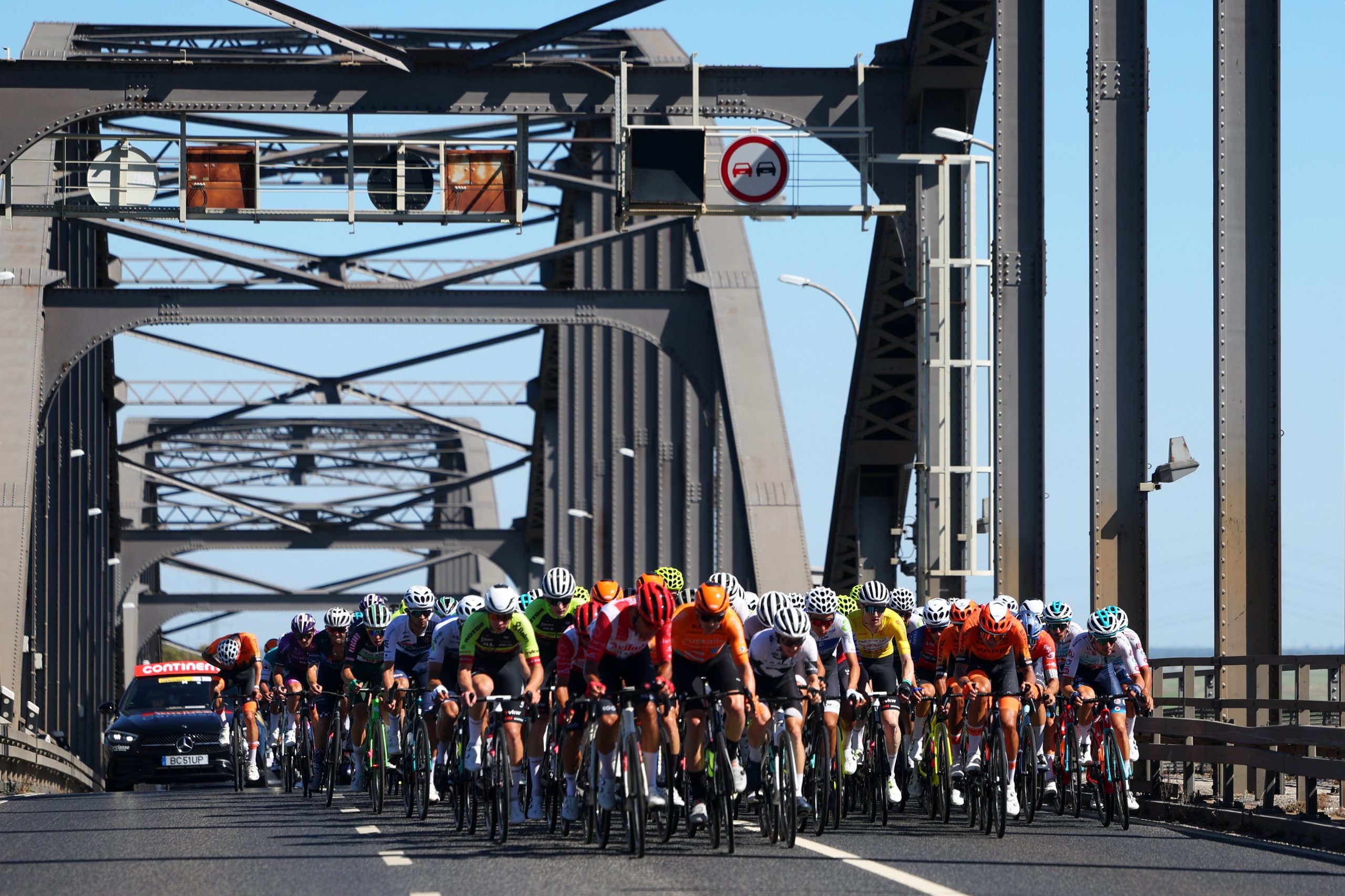 Volta a Portugal: Nicolás Tivani vence segunda etapa ao sprint, Colin Stüssi segue líder