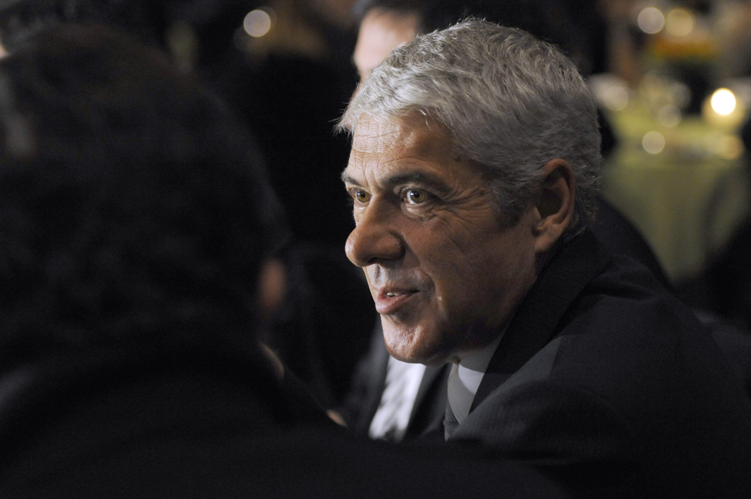 Domingos Farinho desmente que tenha escrito livro de Sócrates por ele