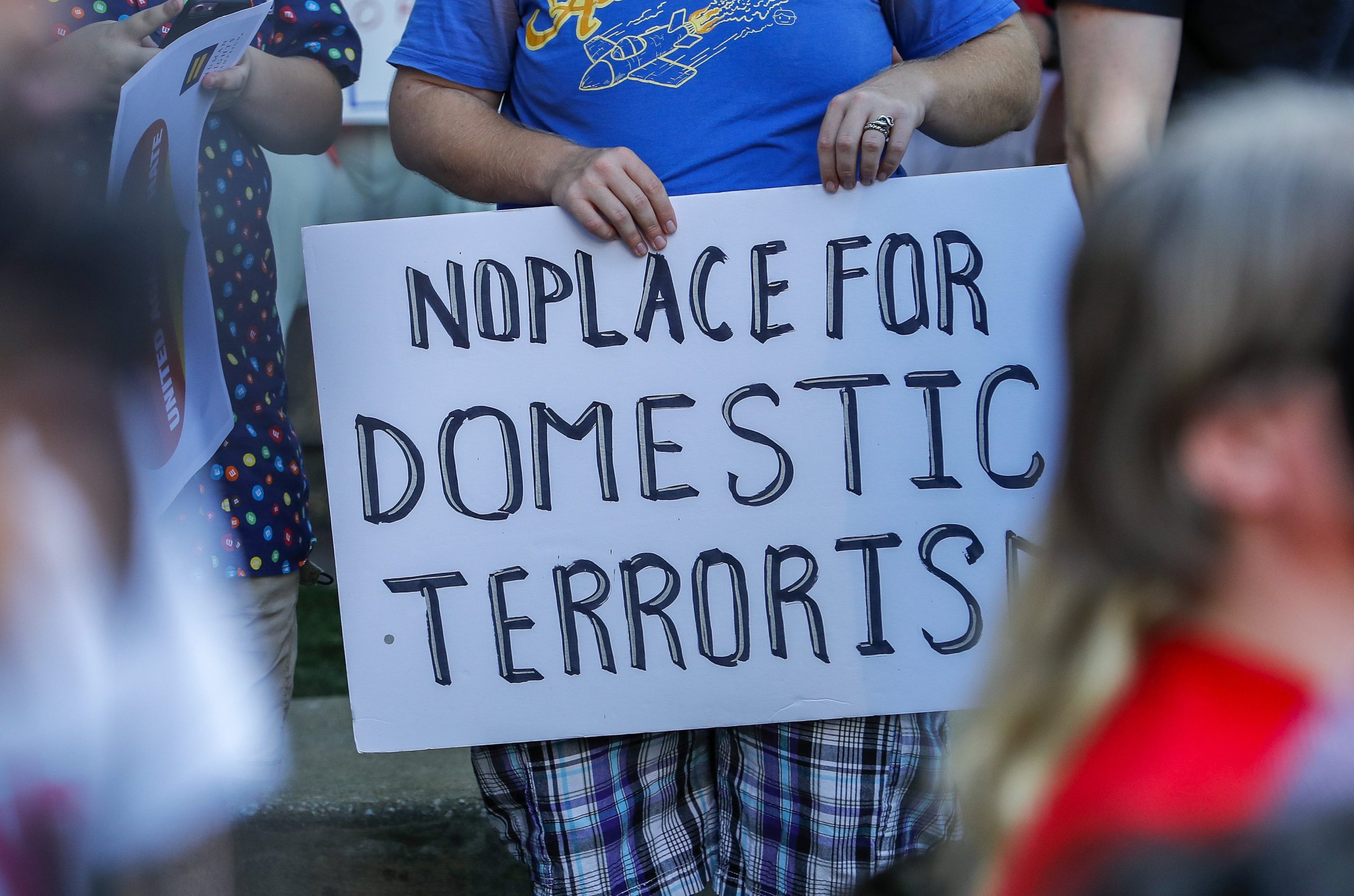 Centenas de pessoas manifestaram-se em Los Angeles contra o fascismo e o racismo