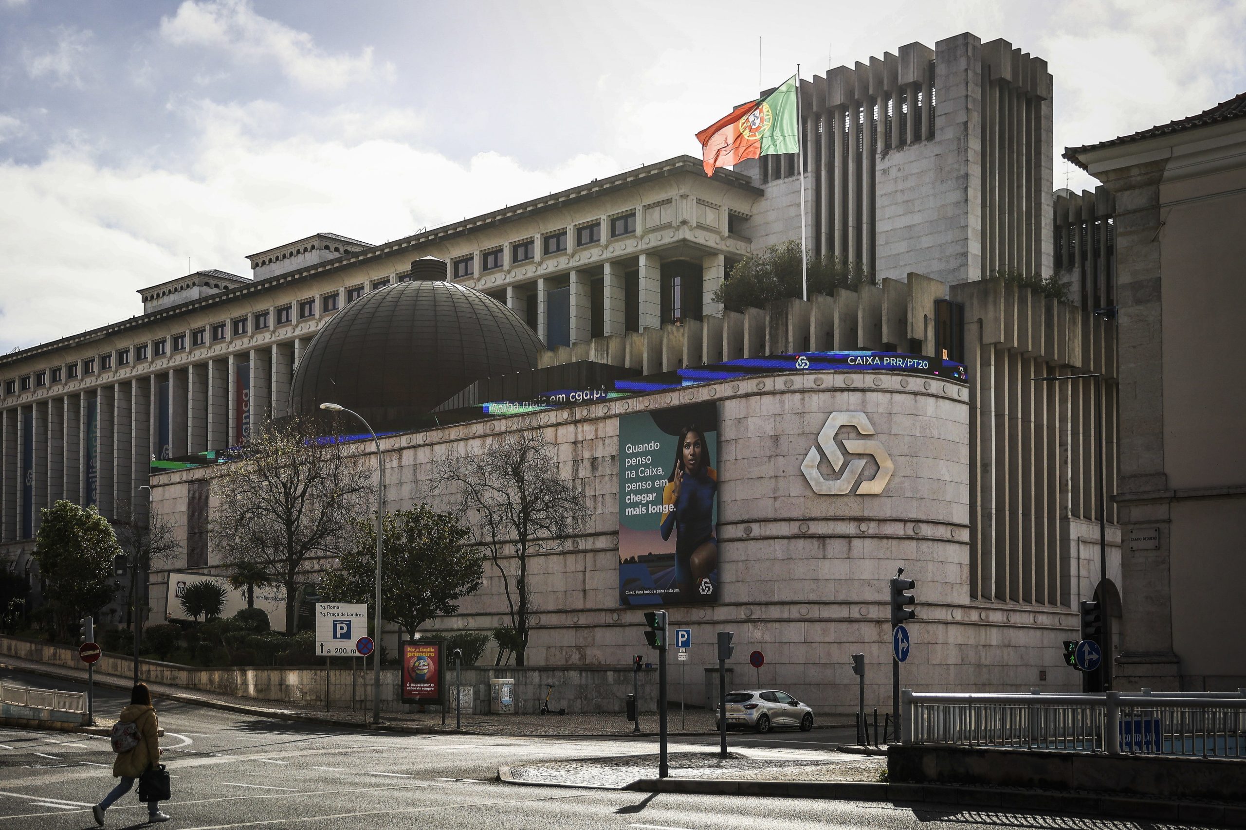 Governo reúne este mês primeiro Conselho de Ministros no edifício da CGD. Quanto se poupa com a concentração de ministérios?