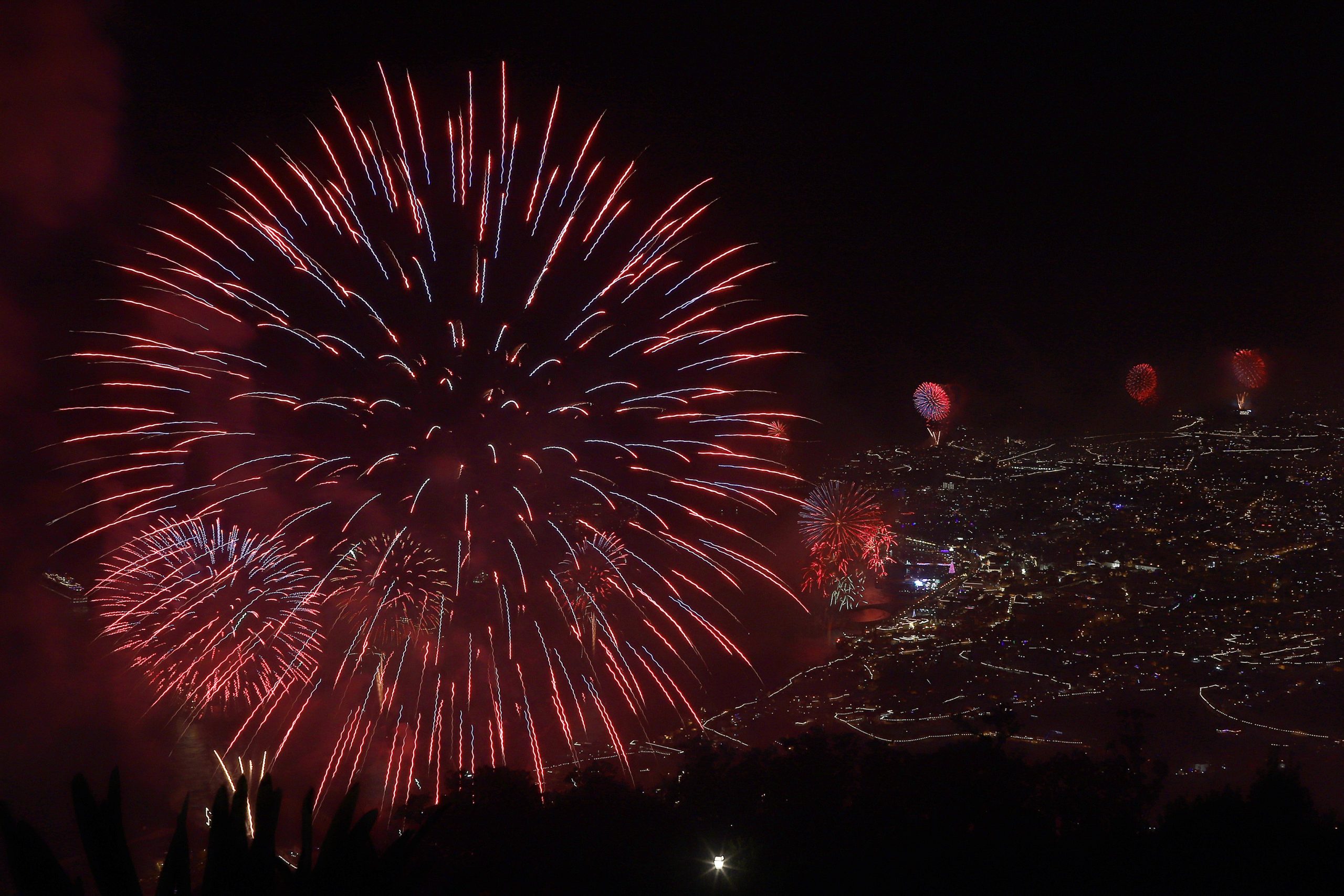 Onde entrar em 2026: música, fogo de artifício e festas de Norte a Sul