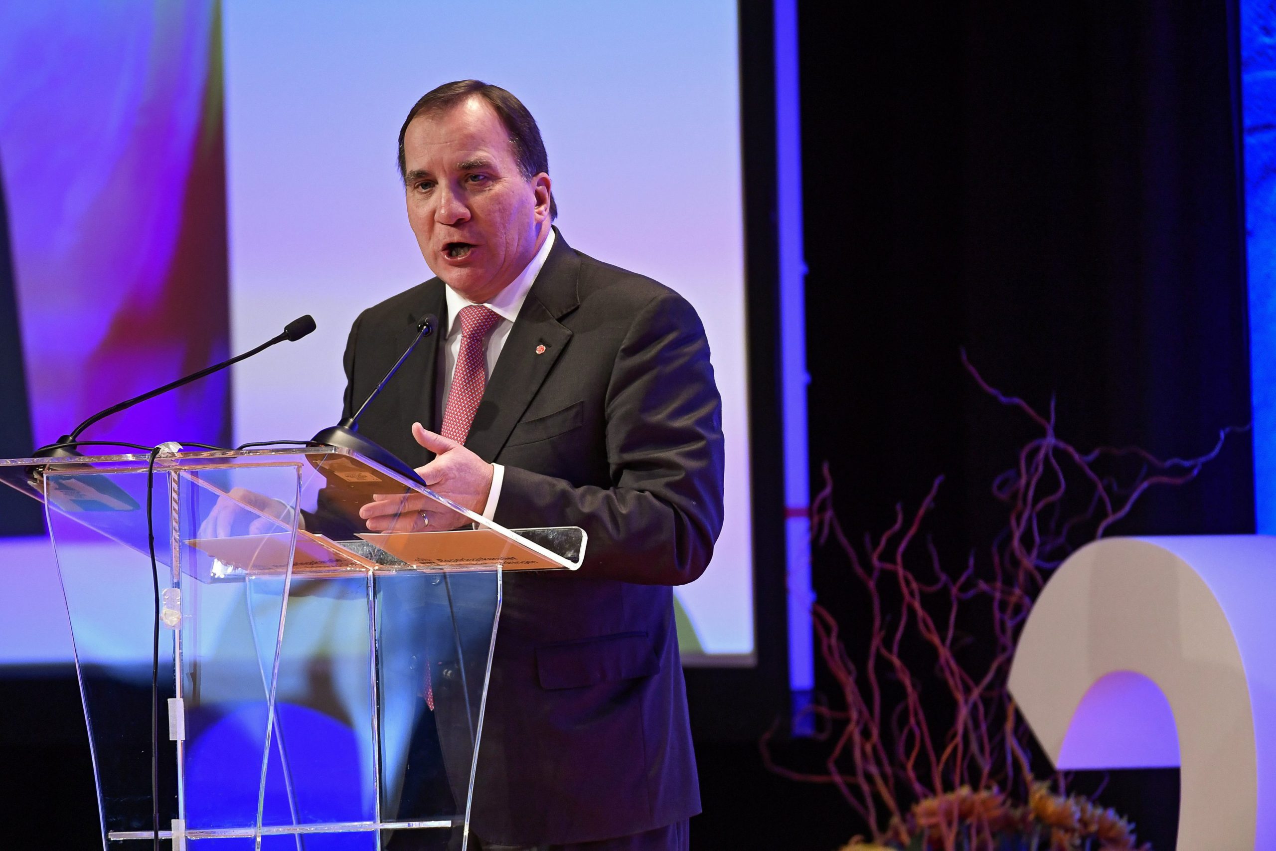 “Como muitos outros, sinto-me surpreendido”, diz primeiro-ministro sueco