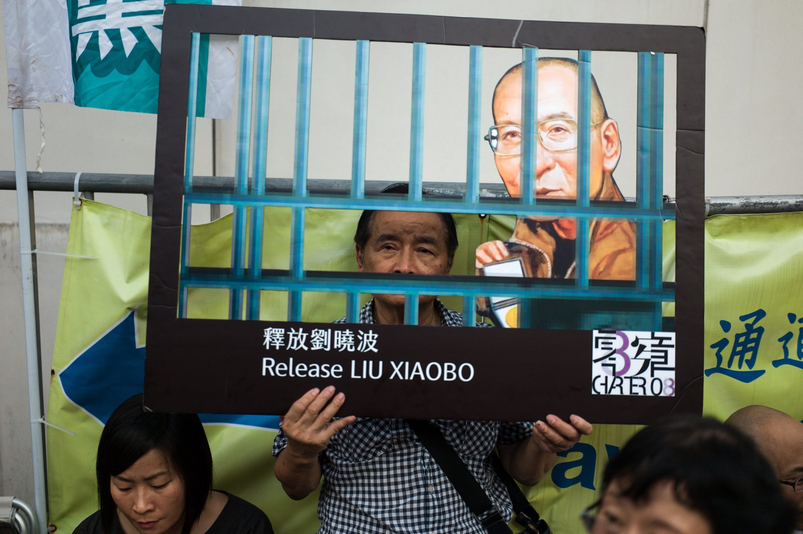 Ativista chinês Liu Xiaobo sofre falência respiratória mas família rejeita entubá-lo