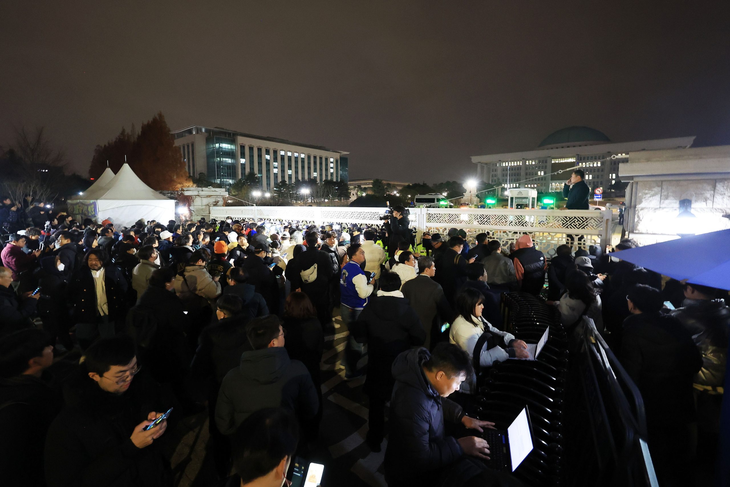 Presidente da Coreia do Sul anuncia que vai suspender a lei marcial