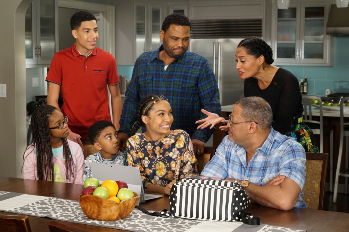 “Divergências criativas” entre criadora da série Black-ish e o canal ABC impedem exibição de episódio