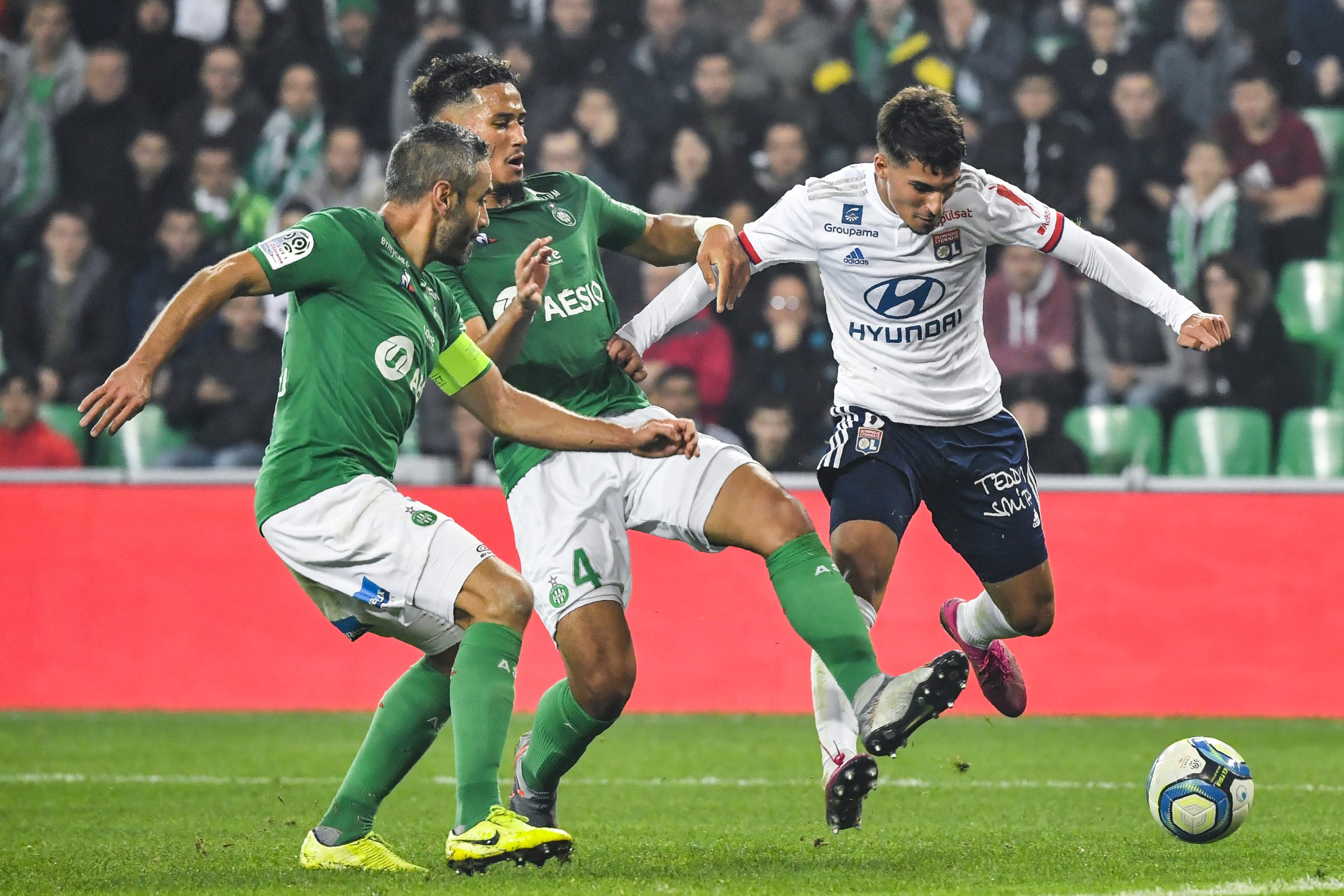 Lyon perde em Saint-Étienne e cai para 14.º em França