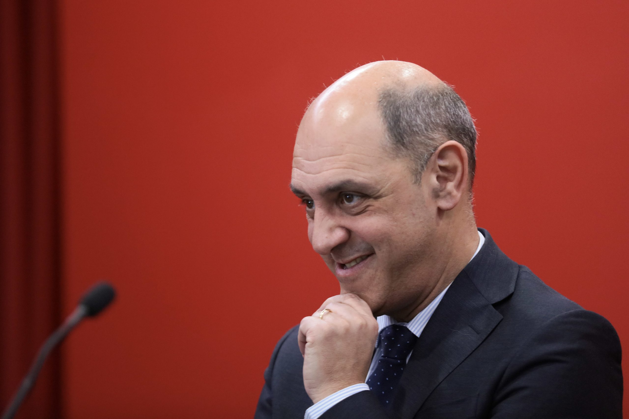 Pizarro admite possibilidade de outros hospitais custearem interrupção da gravidez de quem recorreu ao privado