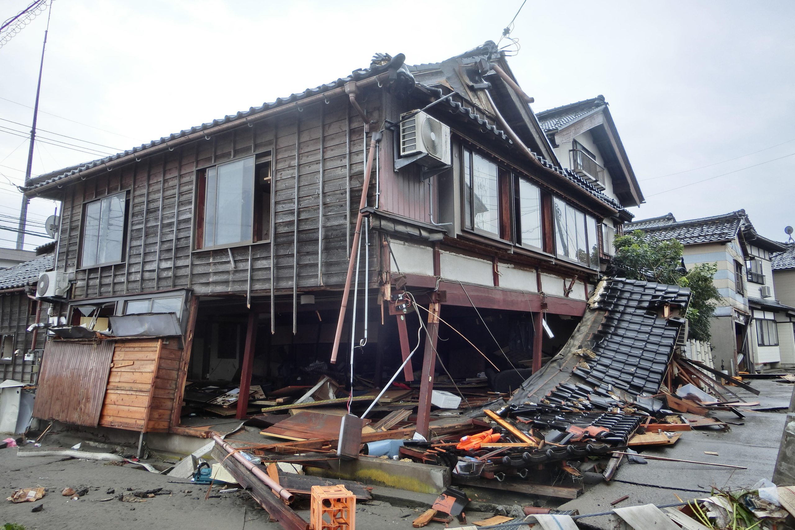 Número de mortos no terramoto no Japão sobe para 64
