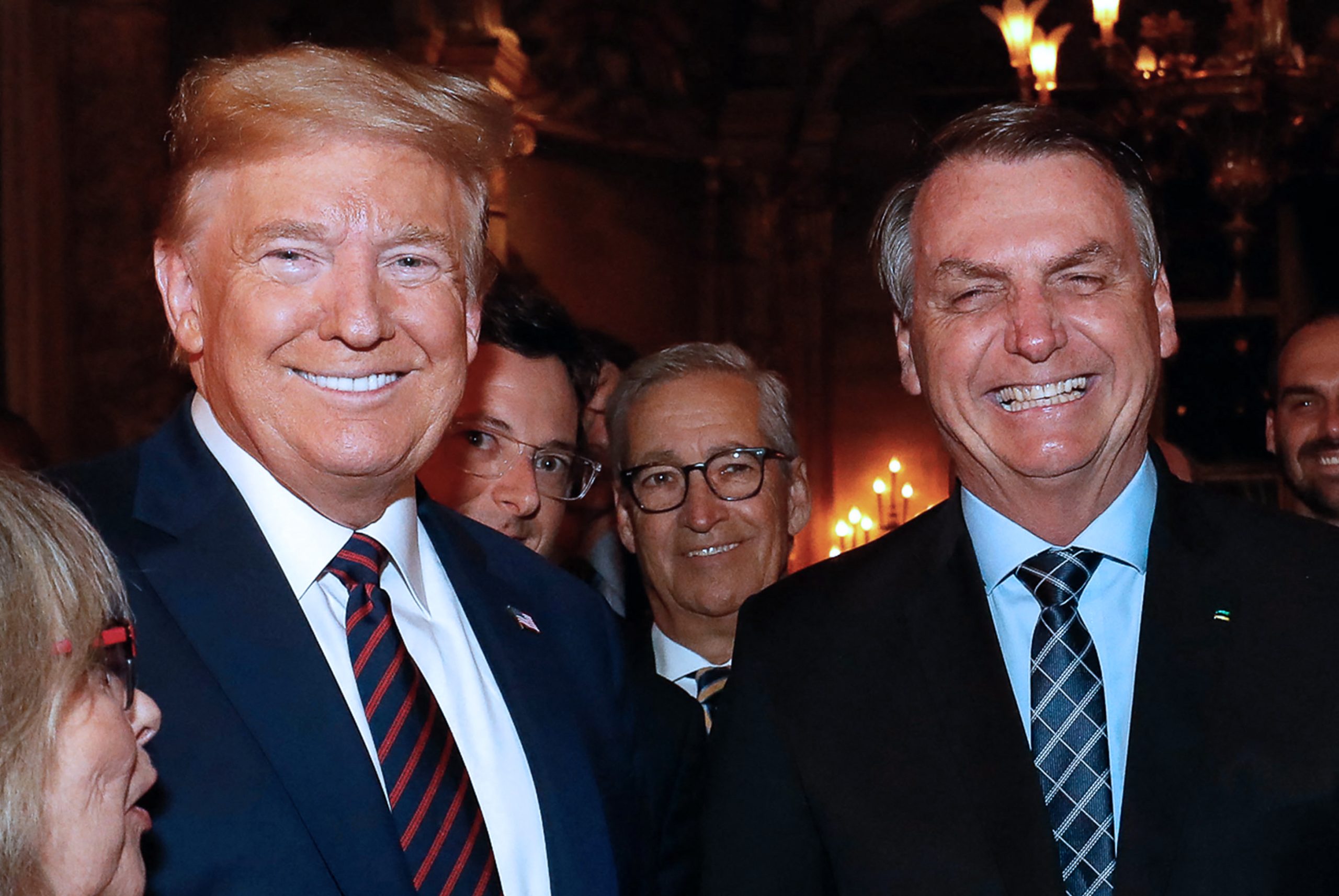 Tarifas: Trump ameaça tarifas de 50% ao Brasil se não parar julgamento de Bolsonaro