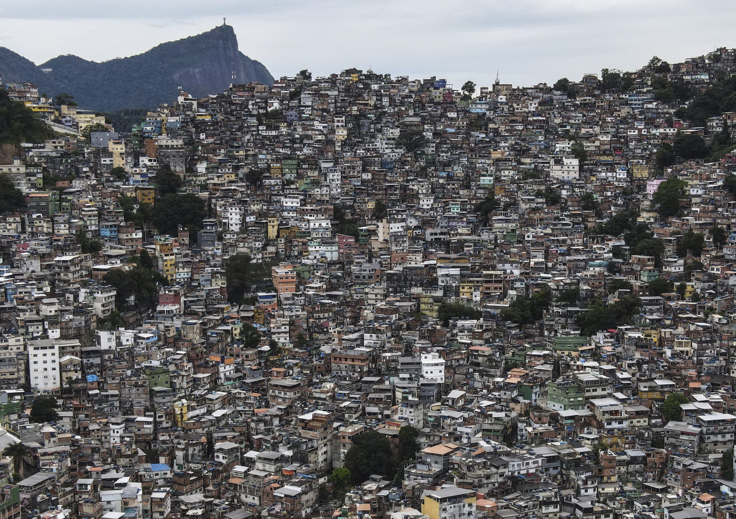 Mais de 40 corpos descobertos por moradores nas favelas do Rio de Janeiro após megaoperação policial