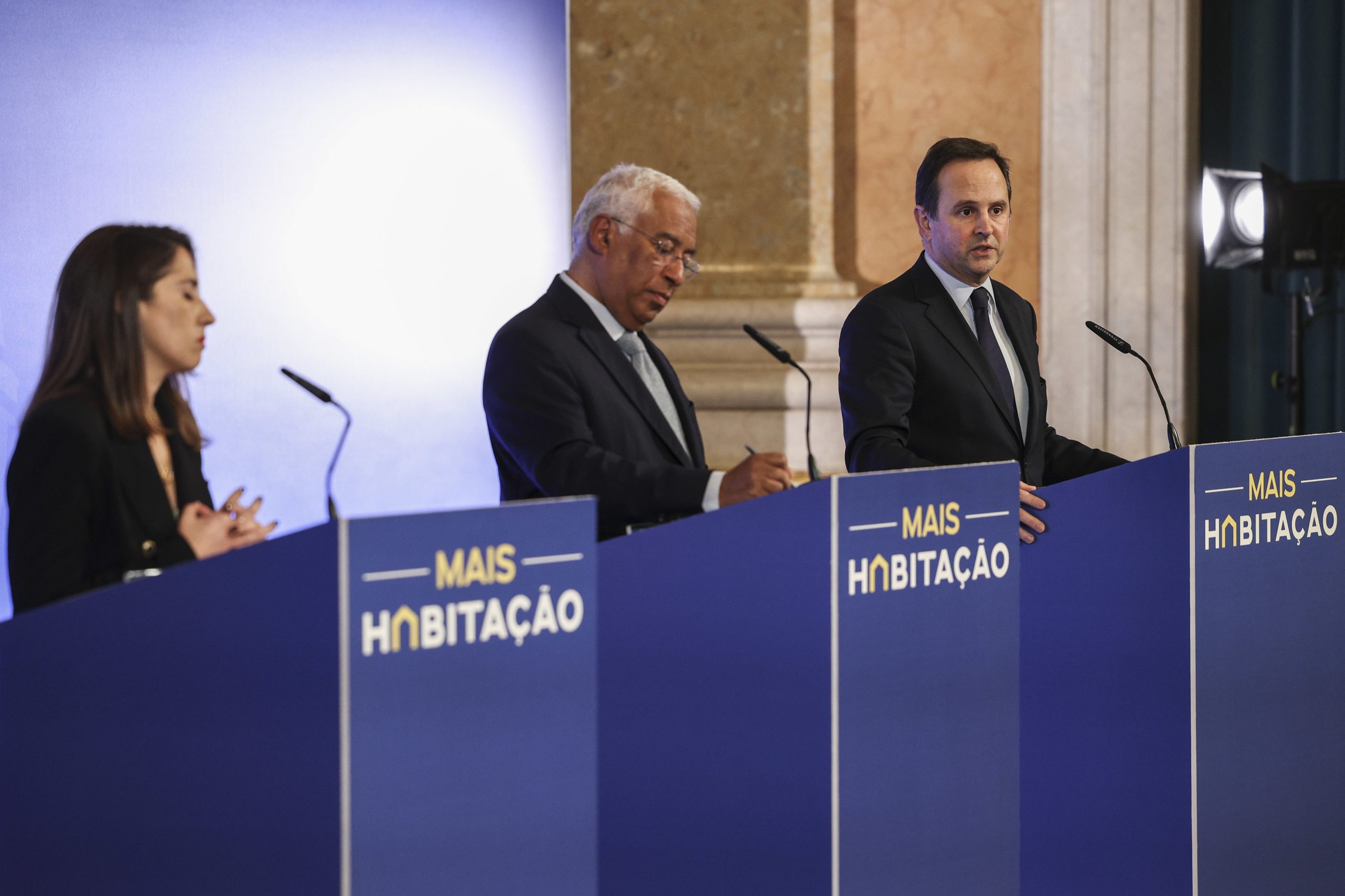 Apoios às rendas e aos juros ascendem a 460 milhões de euros, diz António Costa