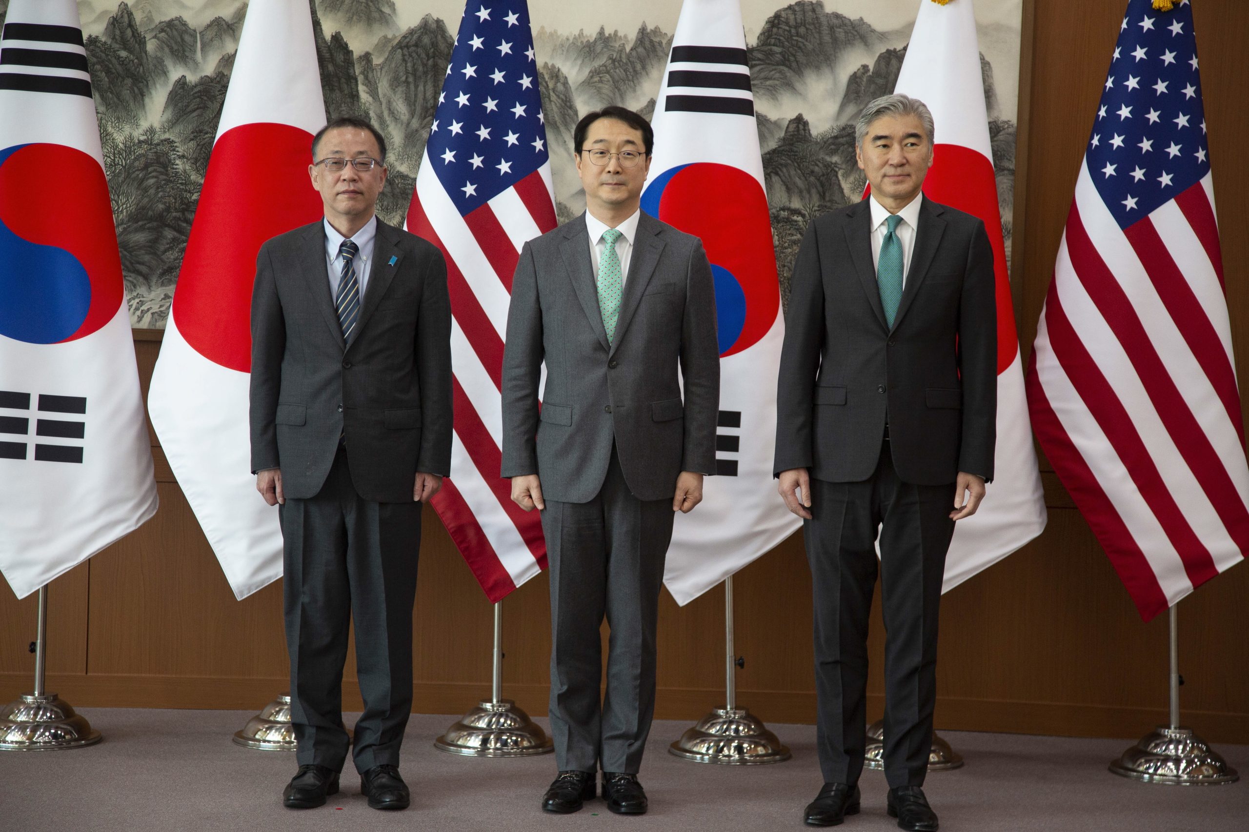 Seul, Tóquio e Washington pedem repatriamento de trabalhadores norte-coreanos