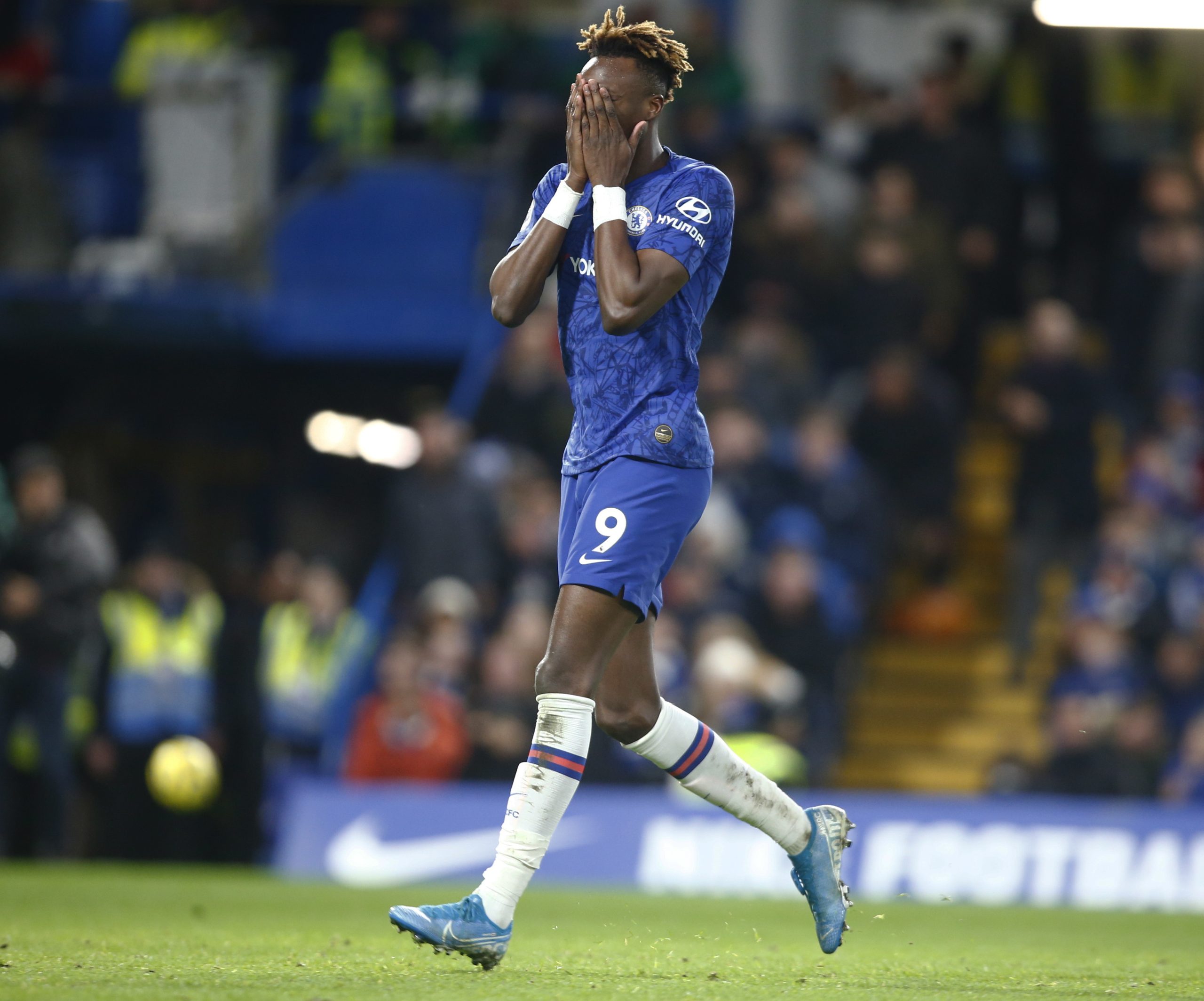 Premier League: Chelsea volta a perder em casa, Arsenal não vai além do empate e Ancelotti sorri