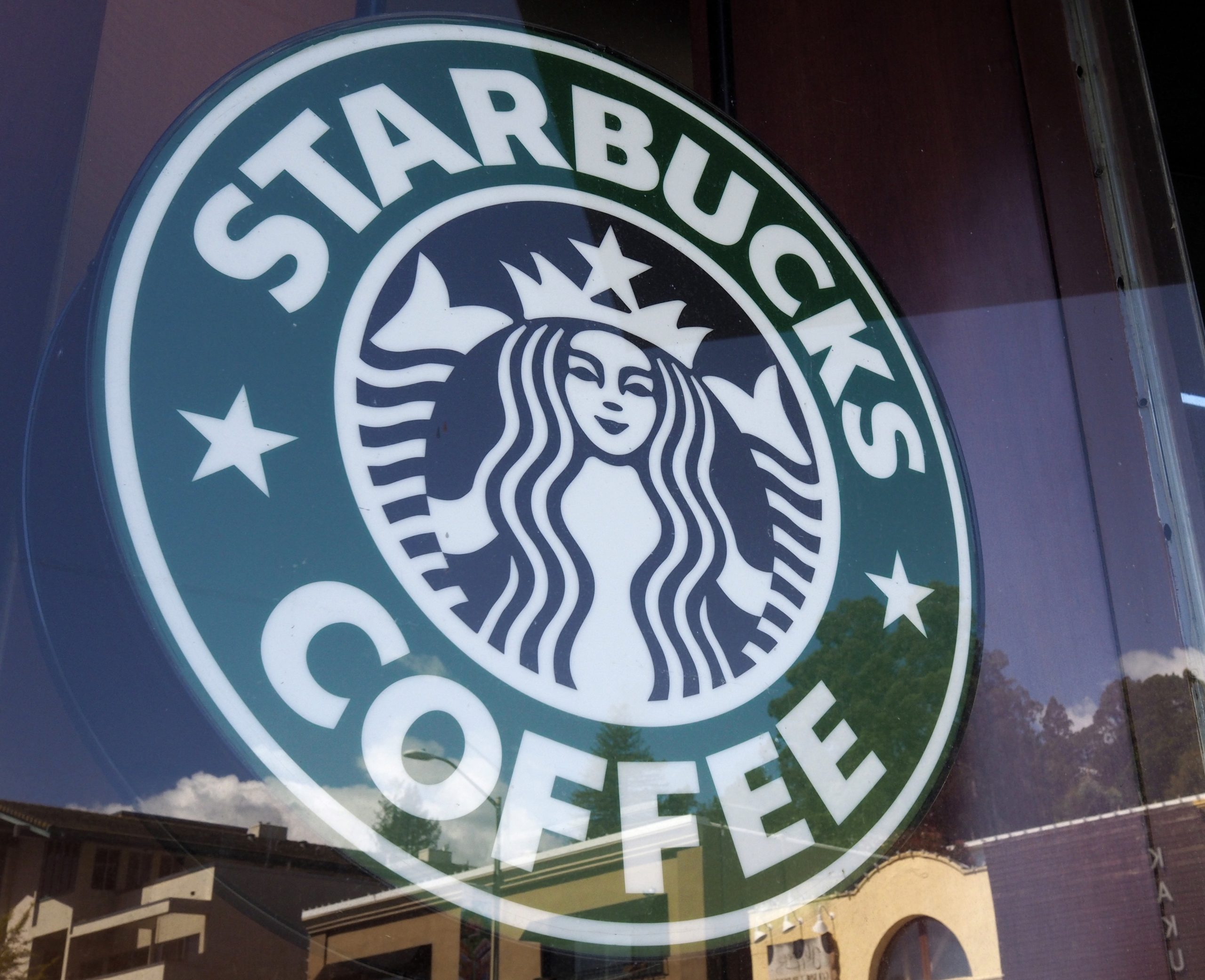 Existem mais 16 lojas Starbucks em Portugal e Espanha. Diretor-geral falar em “crescimento sólido” e que passar ao drive-thru