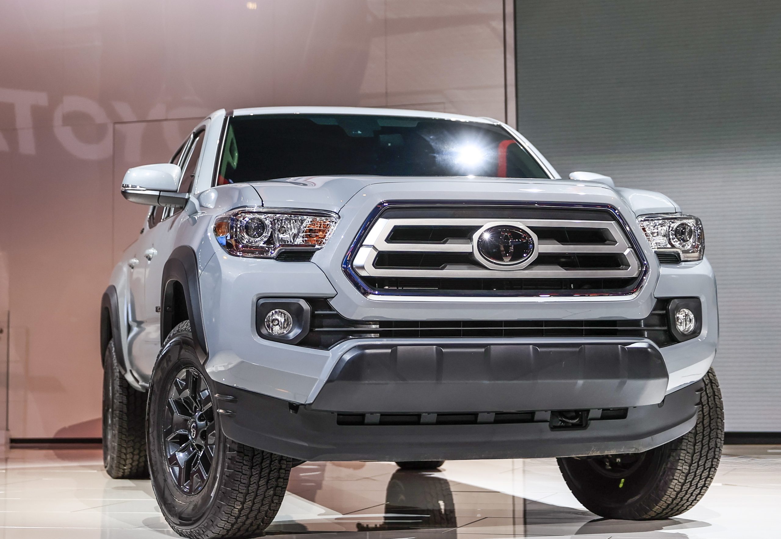 Toyota para produção em cinco fábricas no Japão