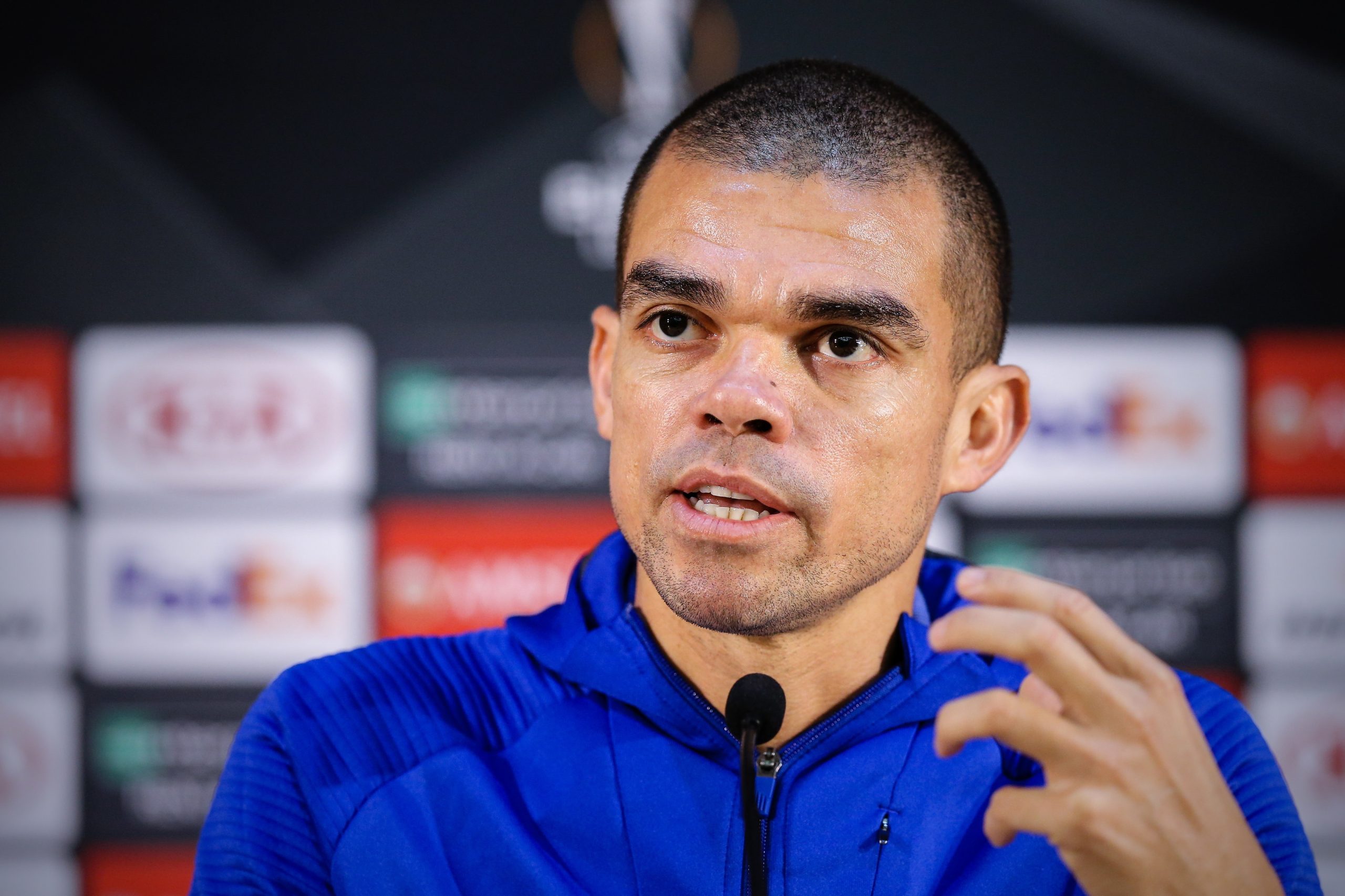 Pepe em tratamento antes do FC Porto rumar à Alemanha para a Liga Europa