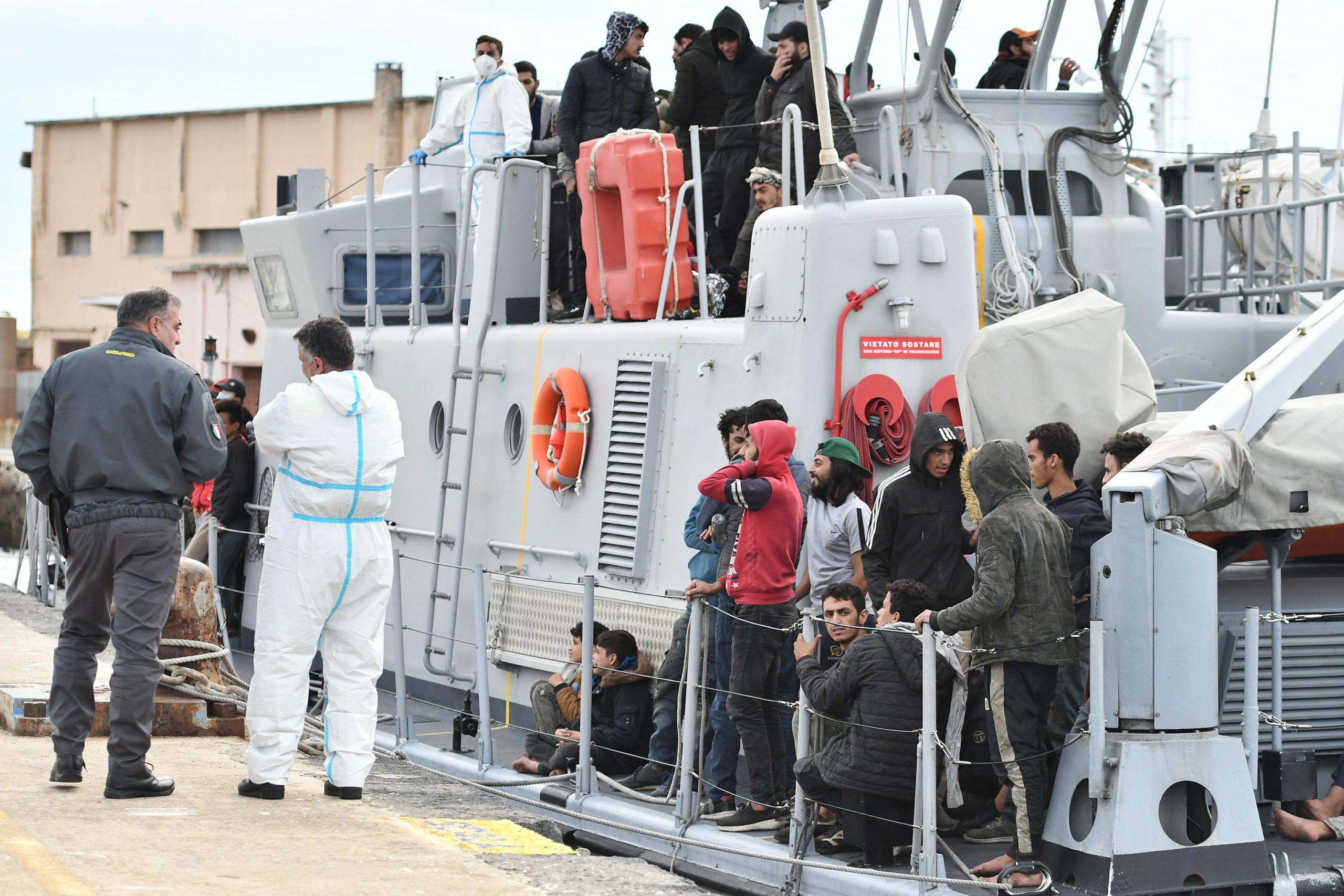 Itália “não tenciona de forma alguma” lidar sozinha com pressão migratória