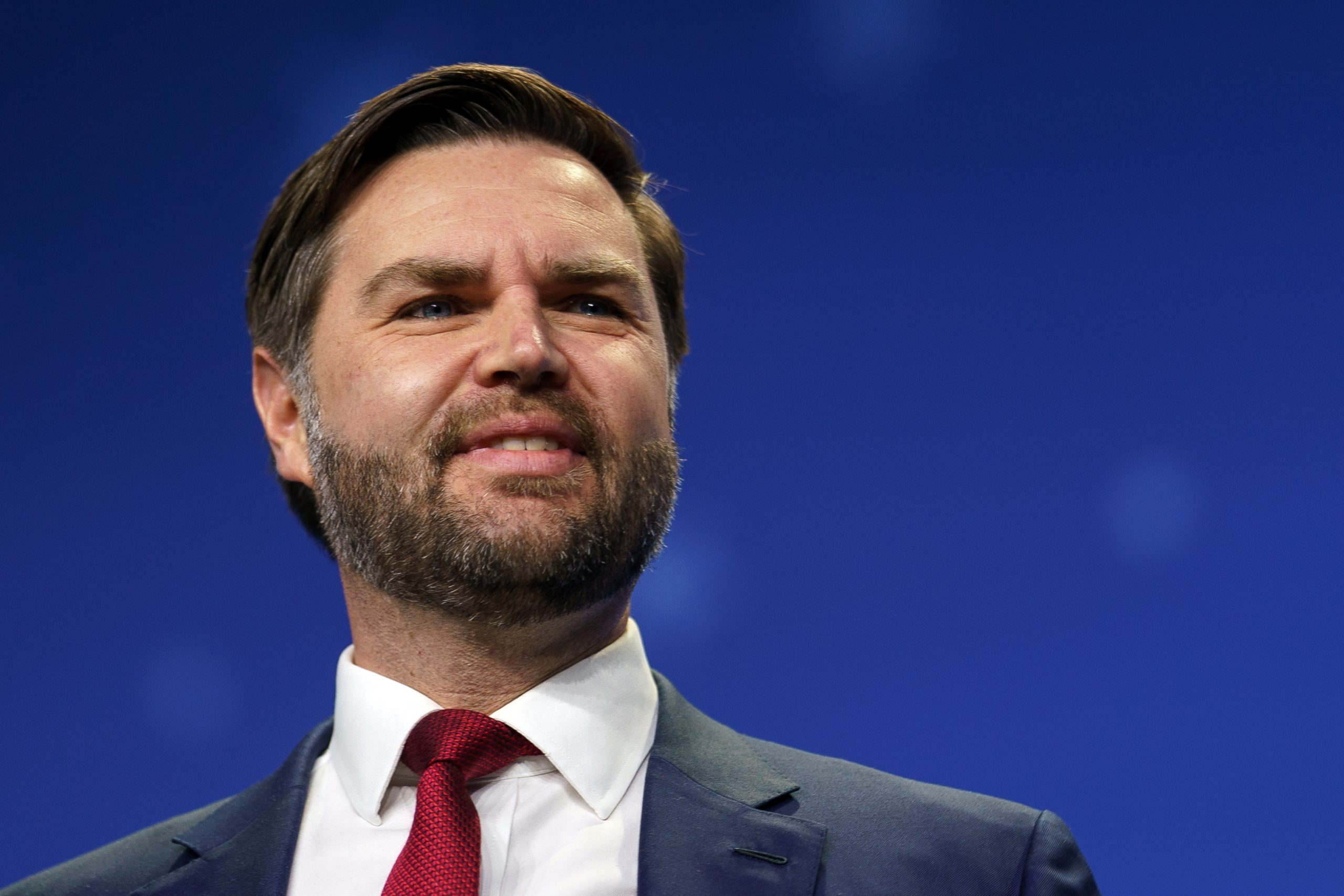JD Vance diz que países europeus que ofereceram ajuda militar à Ucrânia “não têm experiência”