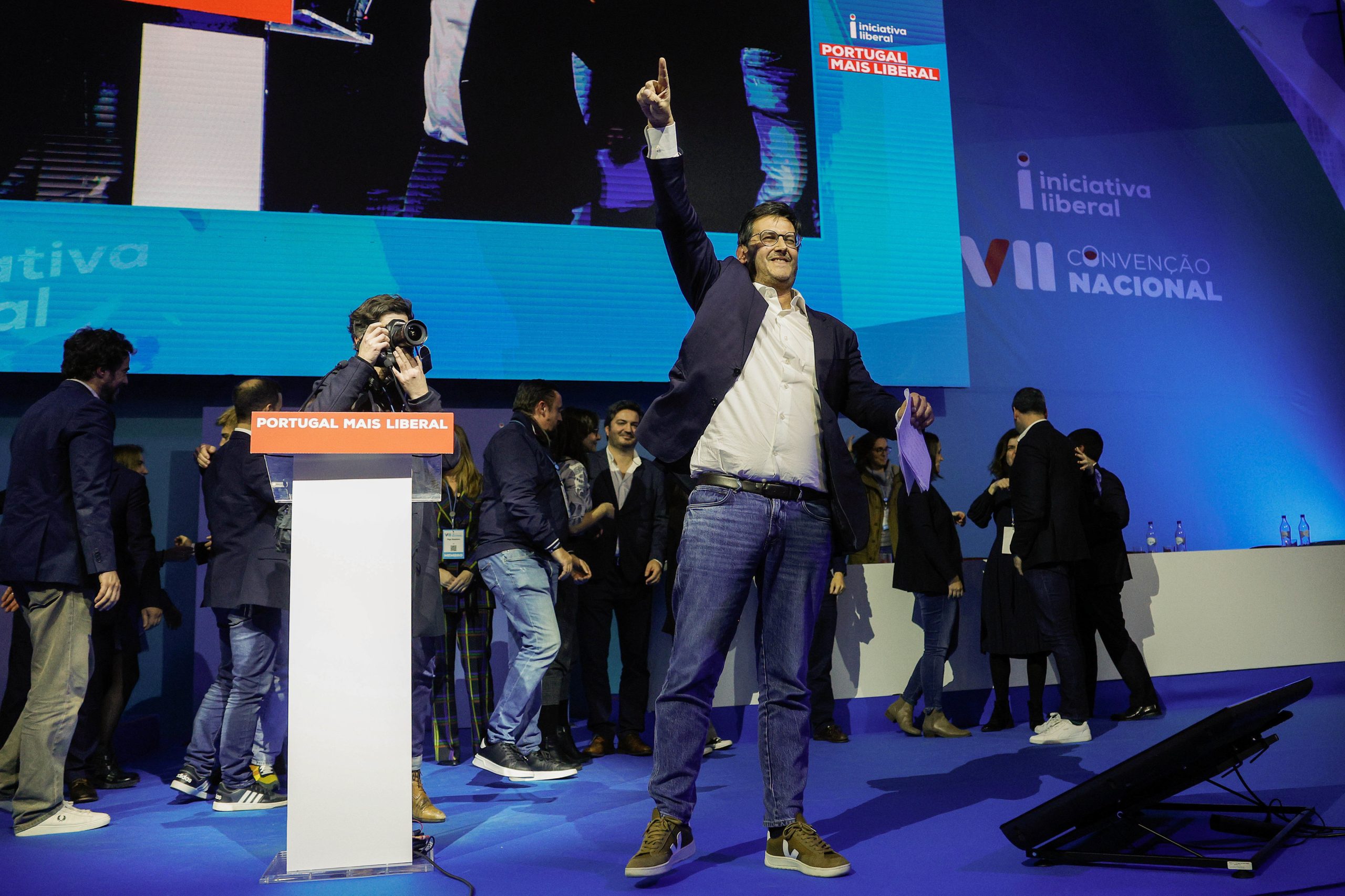 Partidos reagem à eleição de Rui Rocha. PS afastou, PSD saudou e Chega avisou