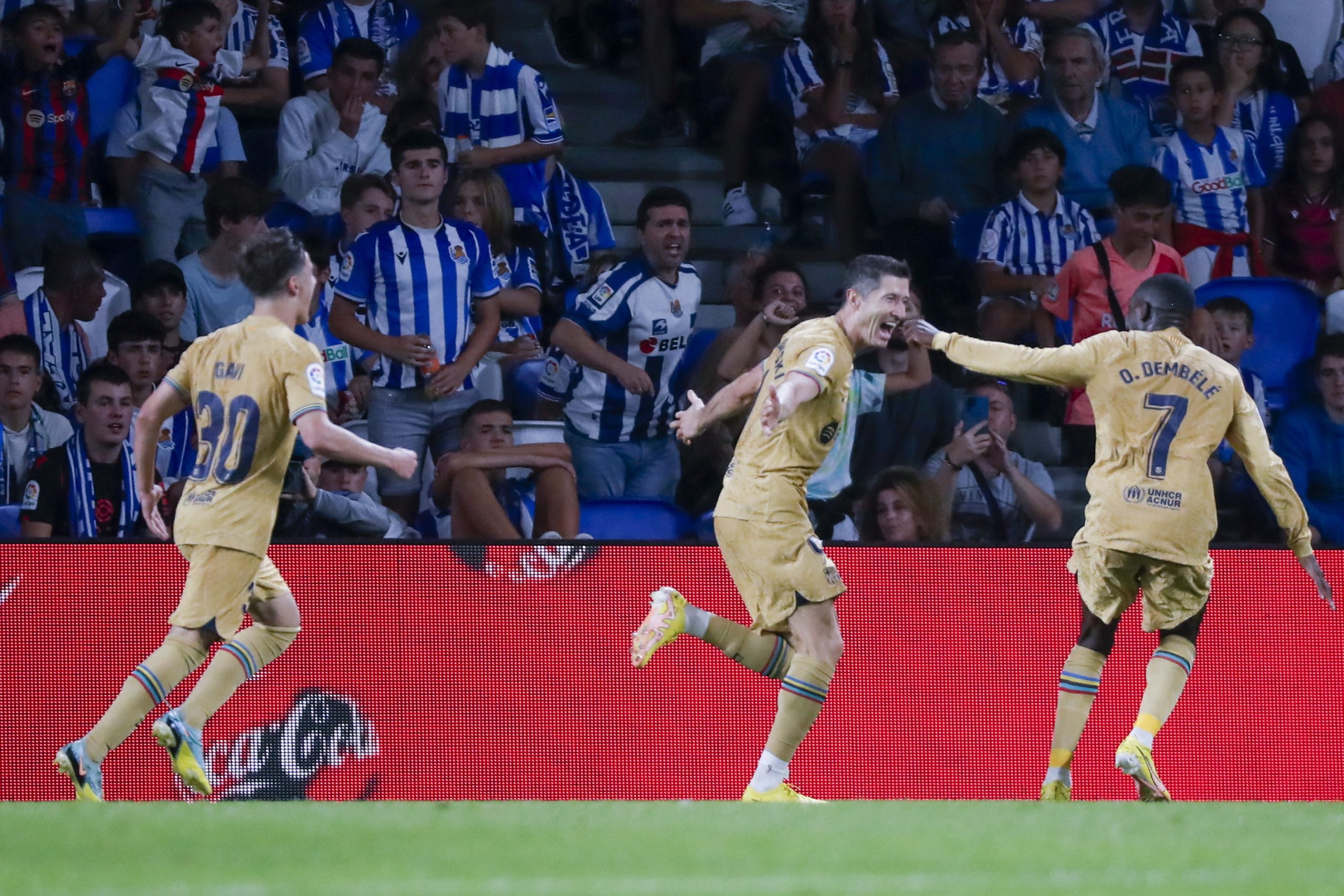 FC Barcelona goleia Real Sociedad com ‘bis’ de aniversariante Lewandowski