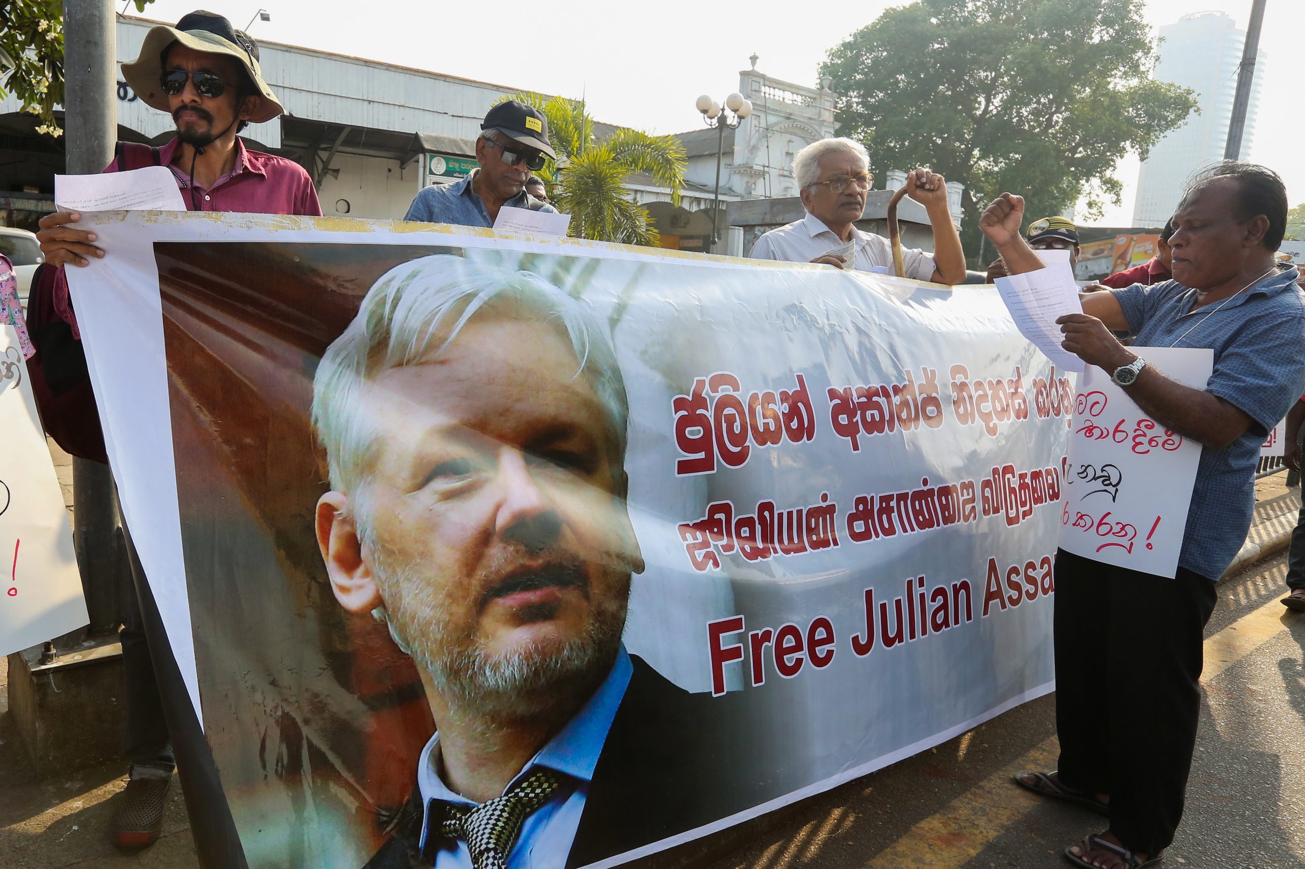Lula da Silva e Zapatero entre mais de 100 políticos que reclamam libertação de Julian Assange