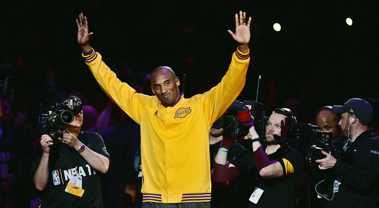 Camisolas ‘8’ e ’24’ de Kobe Bryant nos Lakers no ‘céu’ do Staples Center