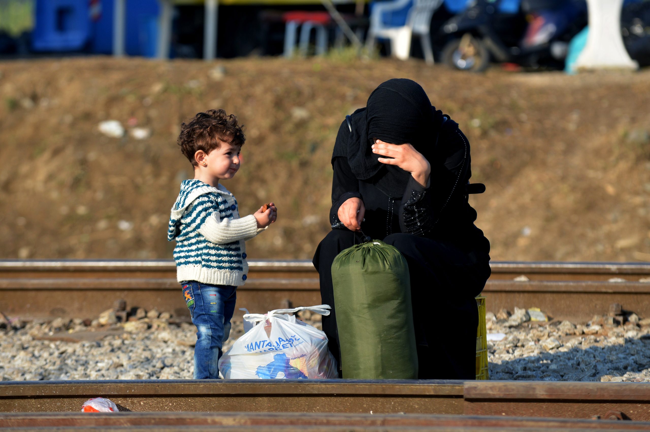 Amnistia: Estados membros da União Europeia tem de trabalhar em conjunto para acolher os refugiados da Grécia