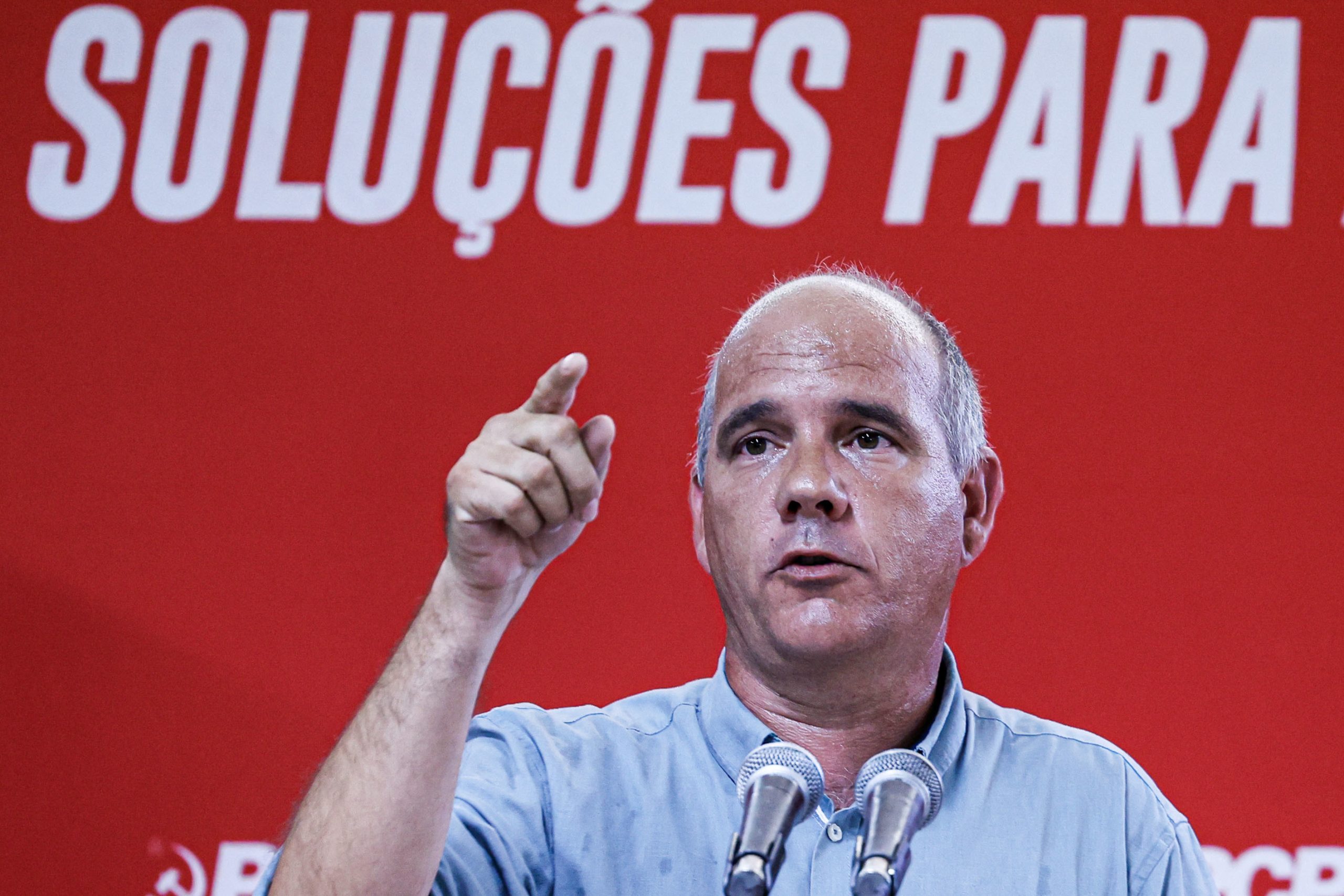 Líder do PCP diz que dedicação plena dos médicos é ilusão e continuará saída para privados
