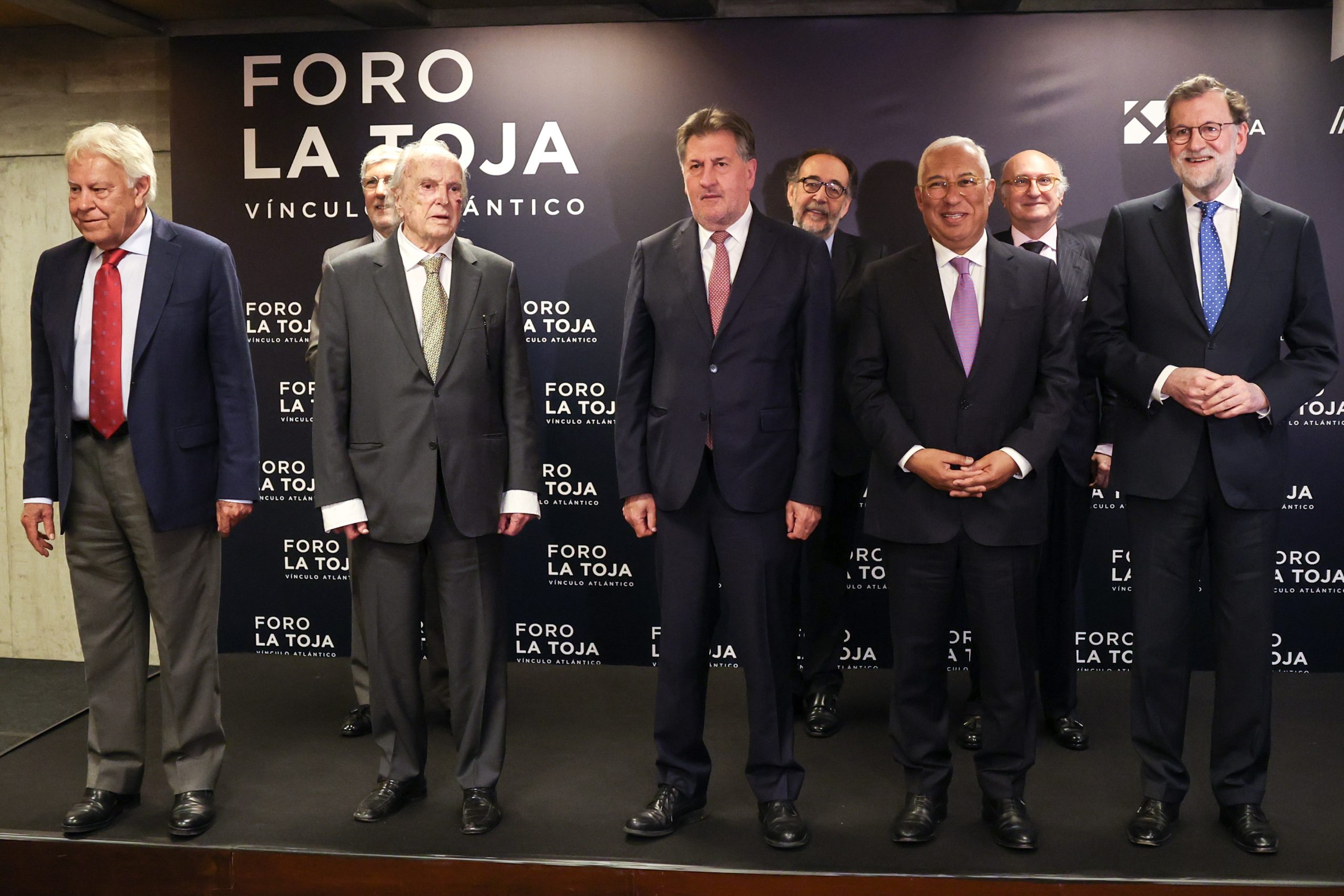 A democracia que celebramos é uma democracia inacabada e só o centro político matará os populismos  