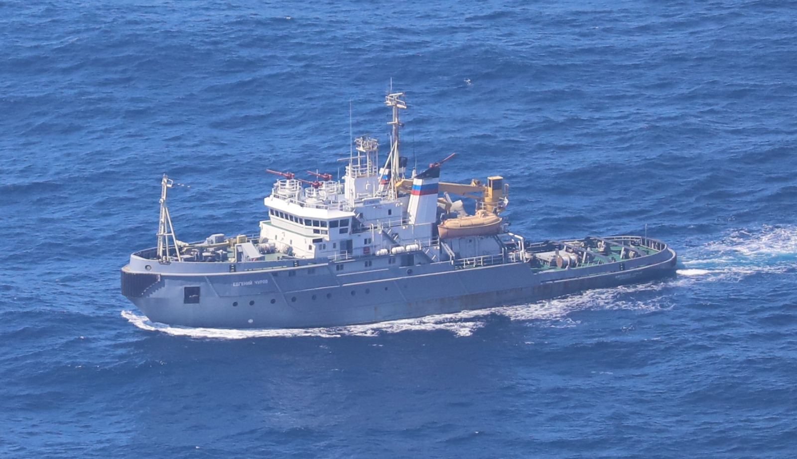 Quatro navios russos monitorizados pela Força Aérea