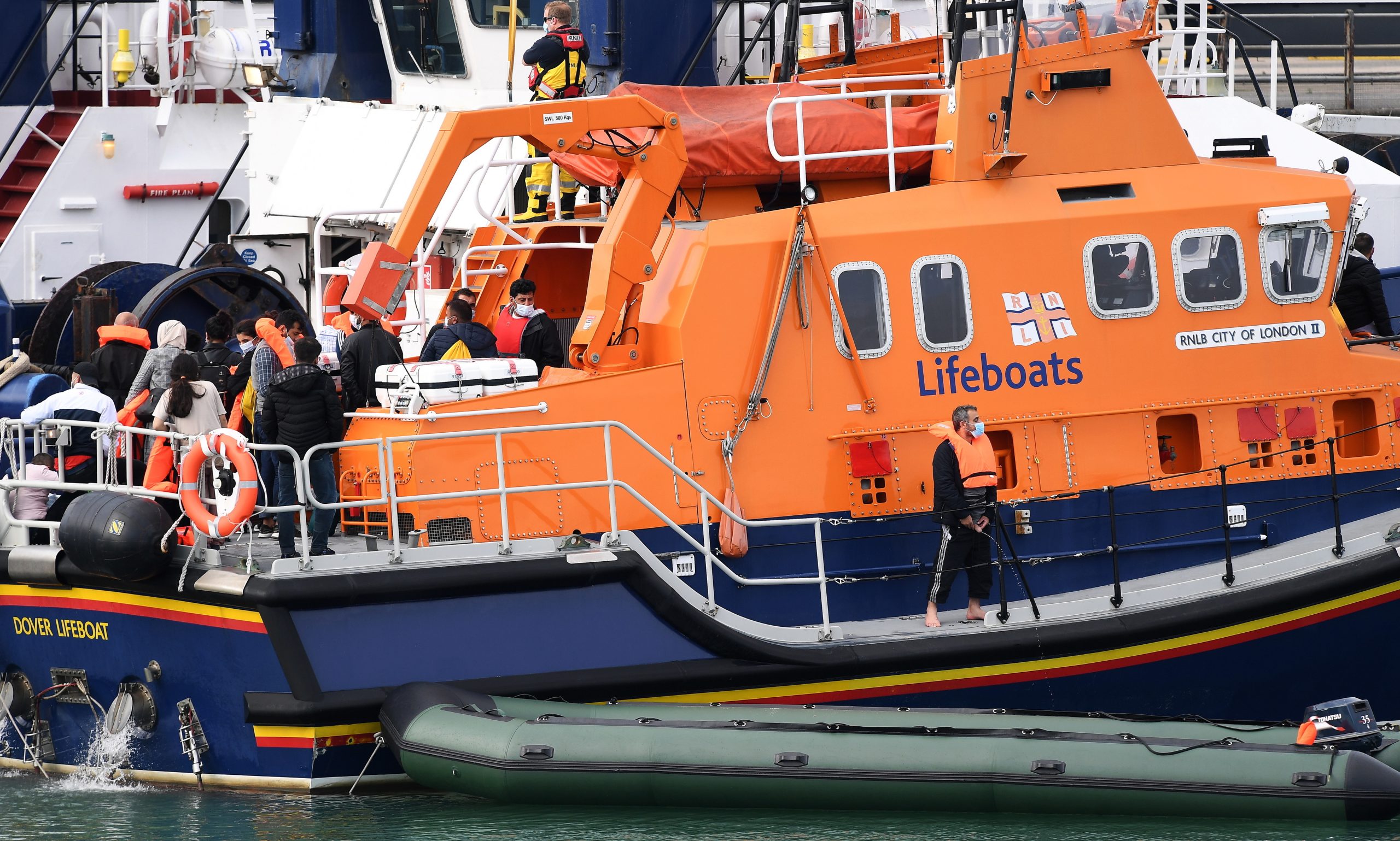 Mais de 70 migrantes resgatados no Canal da Mancha por autoridades francesas