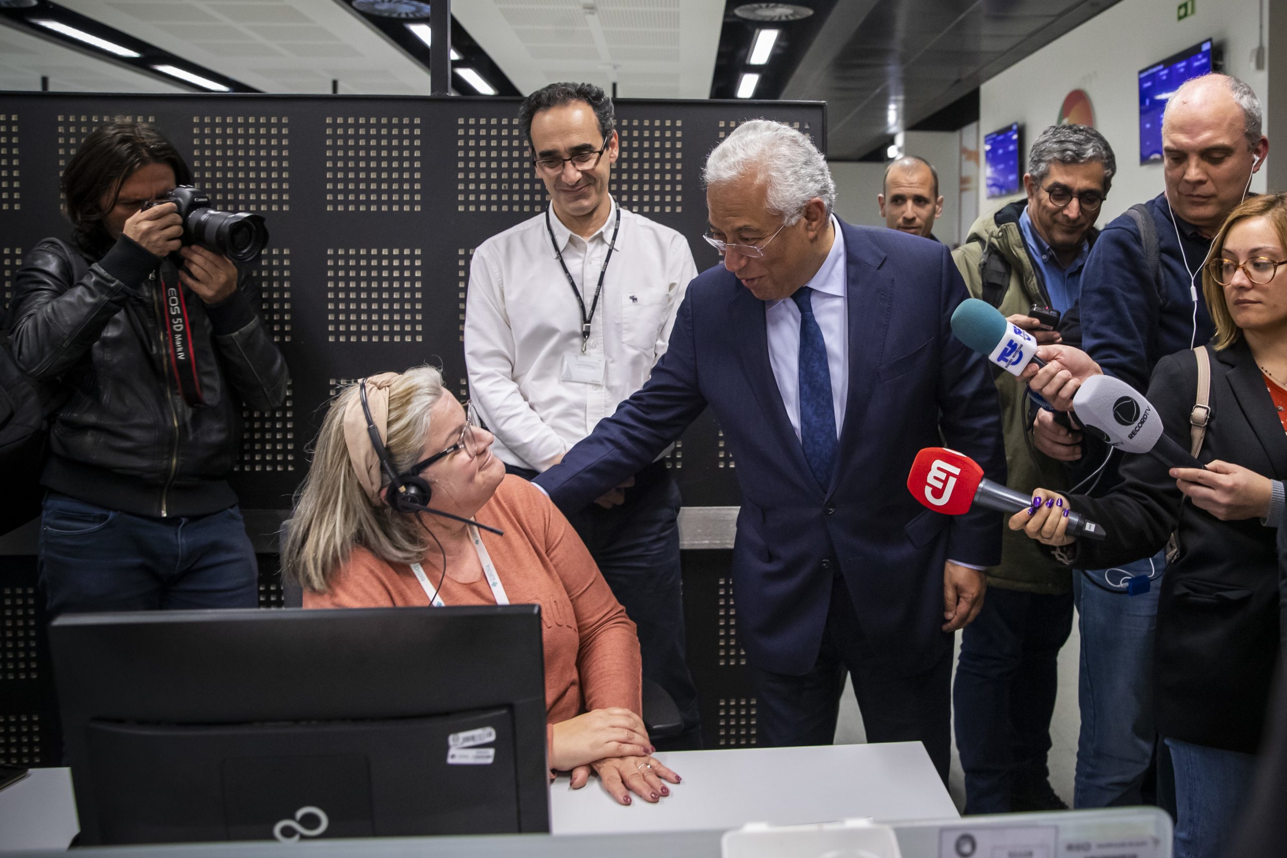 Covid-19: CDS-PP quer saber se linha SNS24 “passará a funcionar cabalmente”