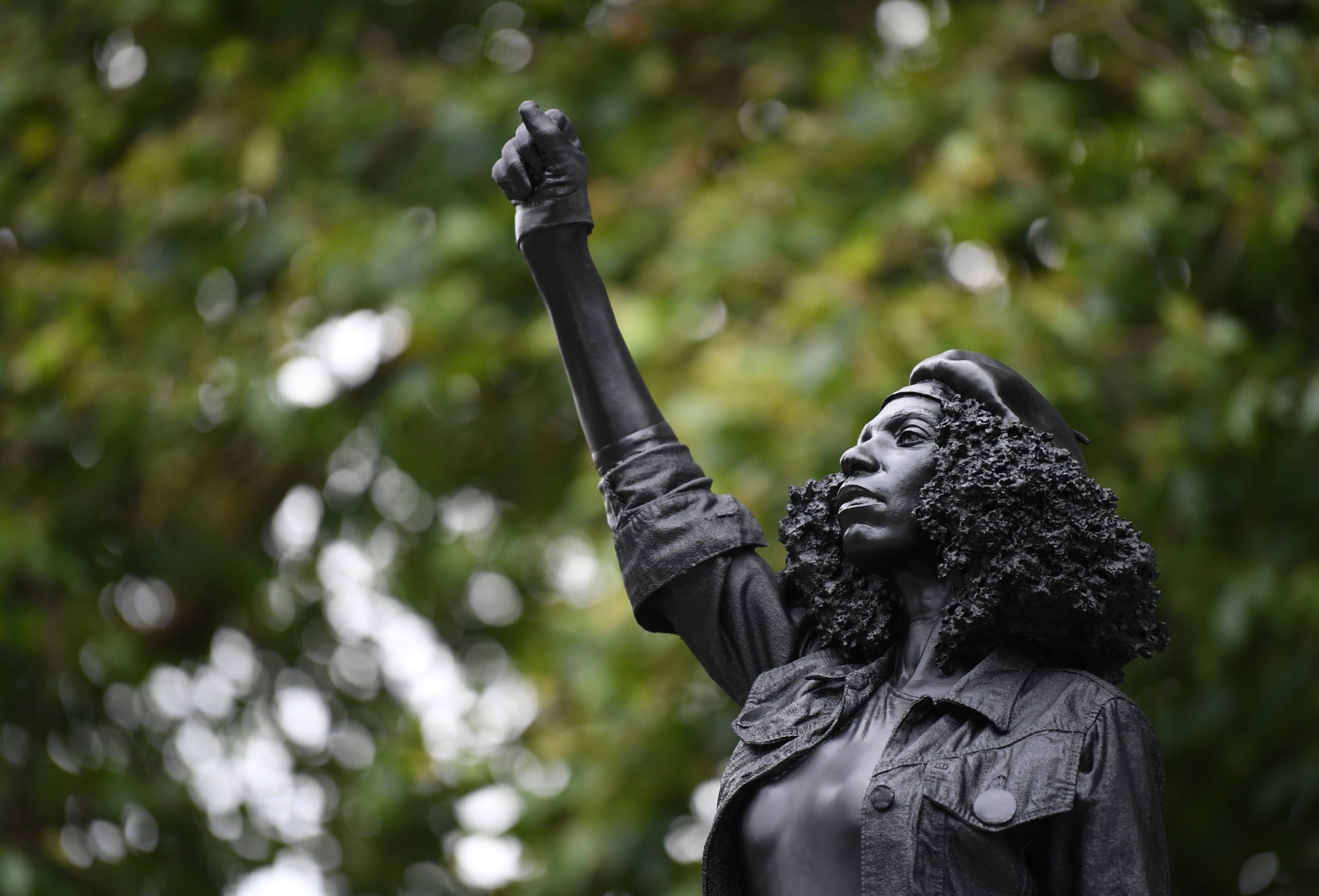 Bristol retira estátua de manifestante antirracismo por ter sido colocada sem autorização