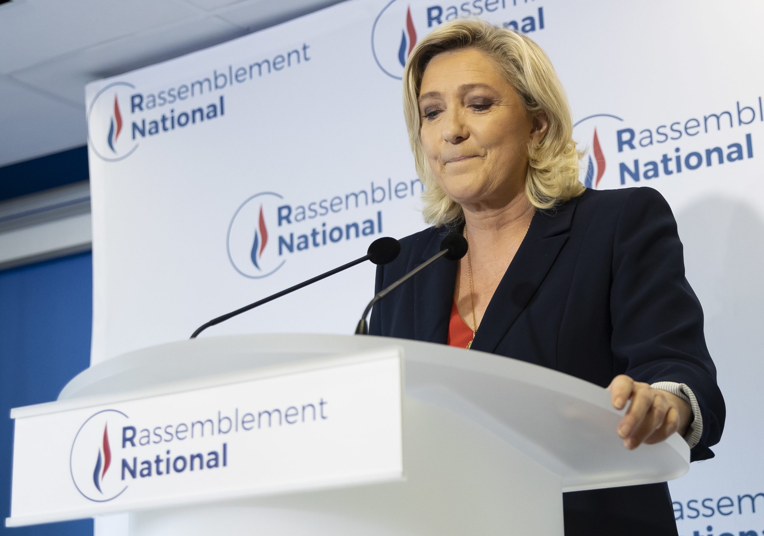 Le Pen mantém rumo político para as presidenciais apesar do revés nas regionais