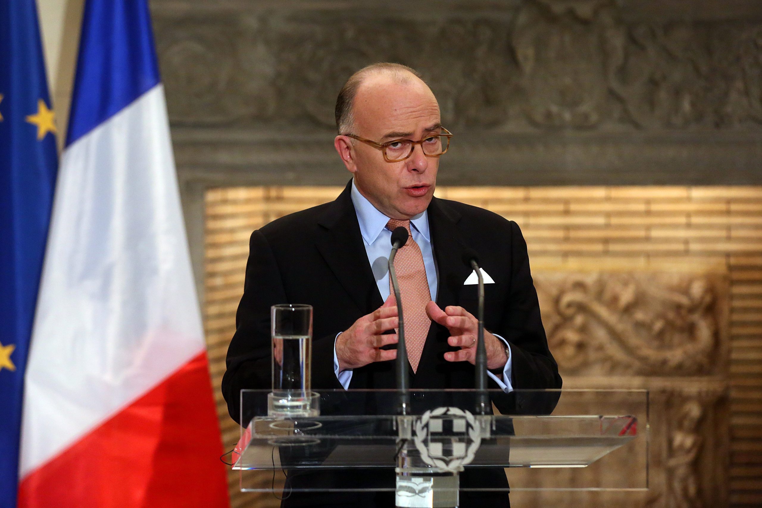 Esquerda governamental deve ajudar Macron, diz primeiro-ministro francês